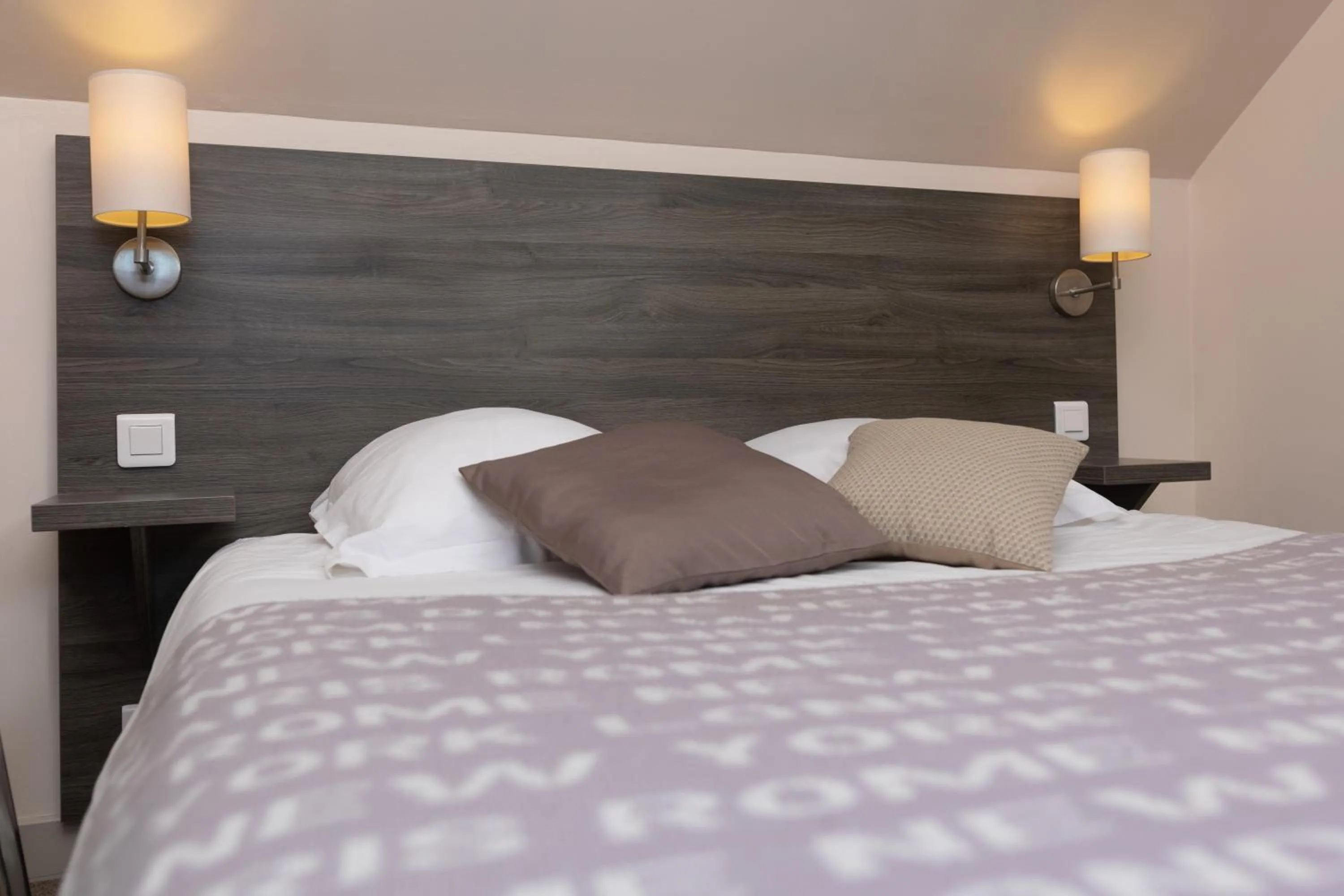 Bed in Logis-Hôtel & Restaurant LE CARNOT