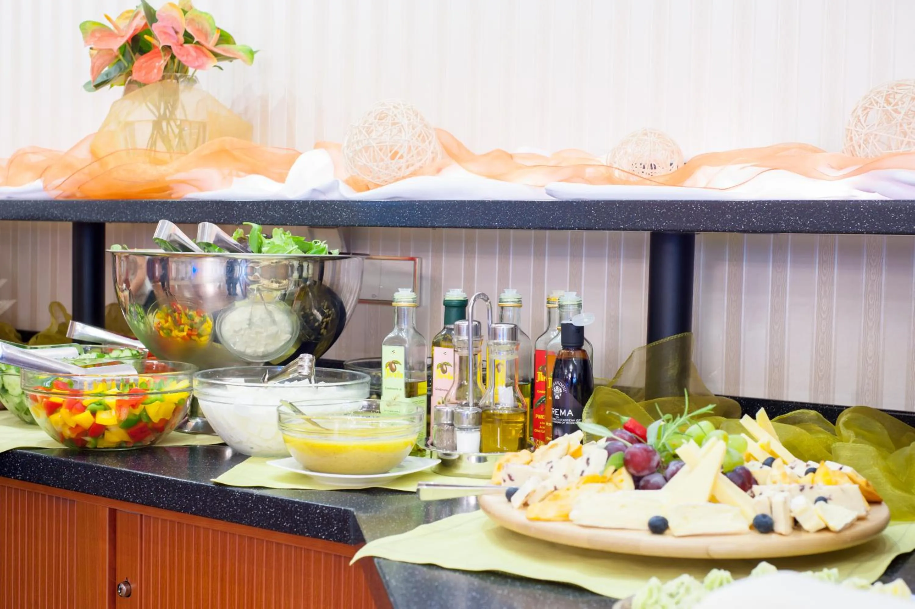 Restaurant/places to eat in SkyHotelGwarna