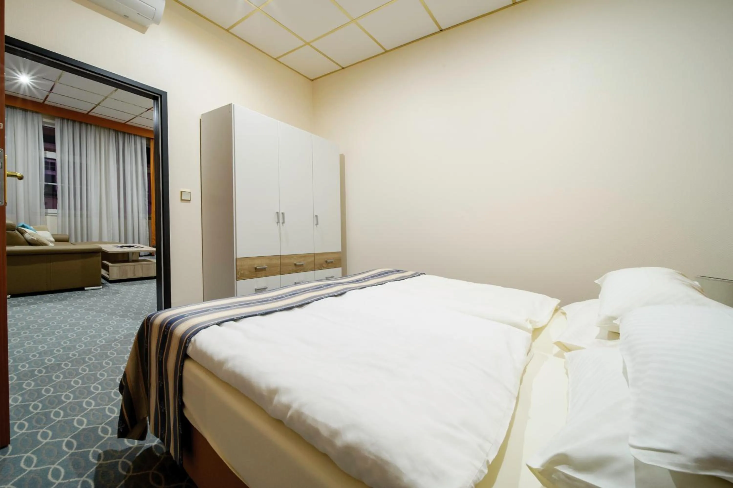 Bed in SkyHotelGwarna