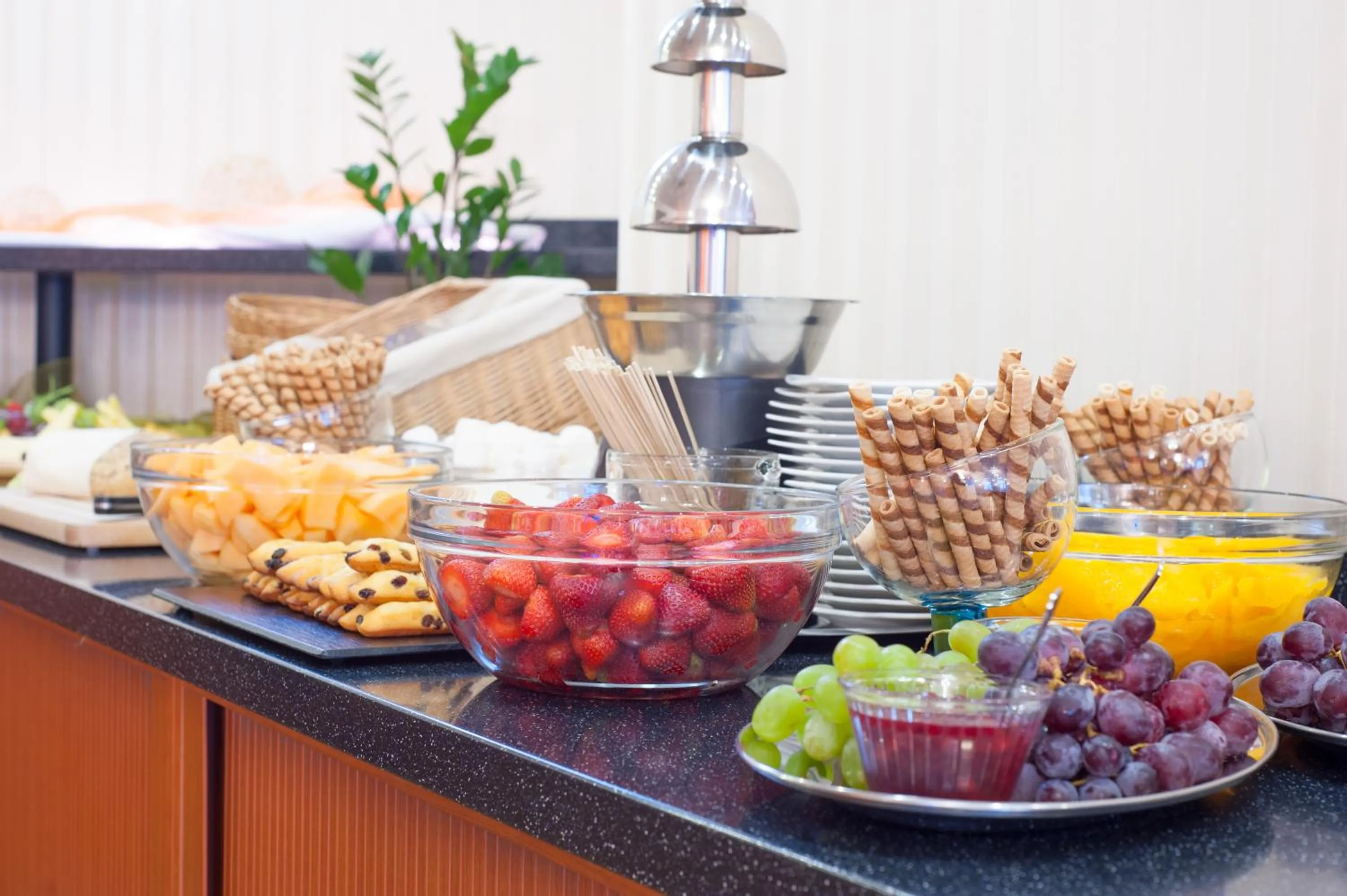 Restaurant/places to eat in SkyHotelGwarna