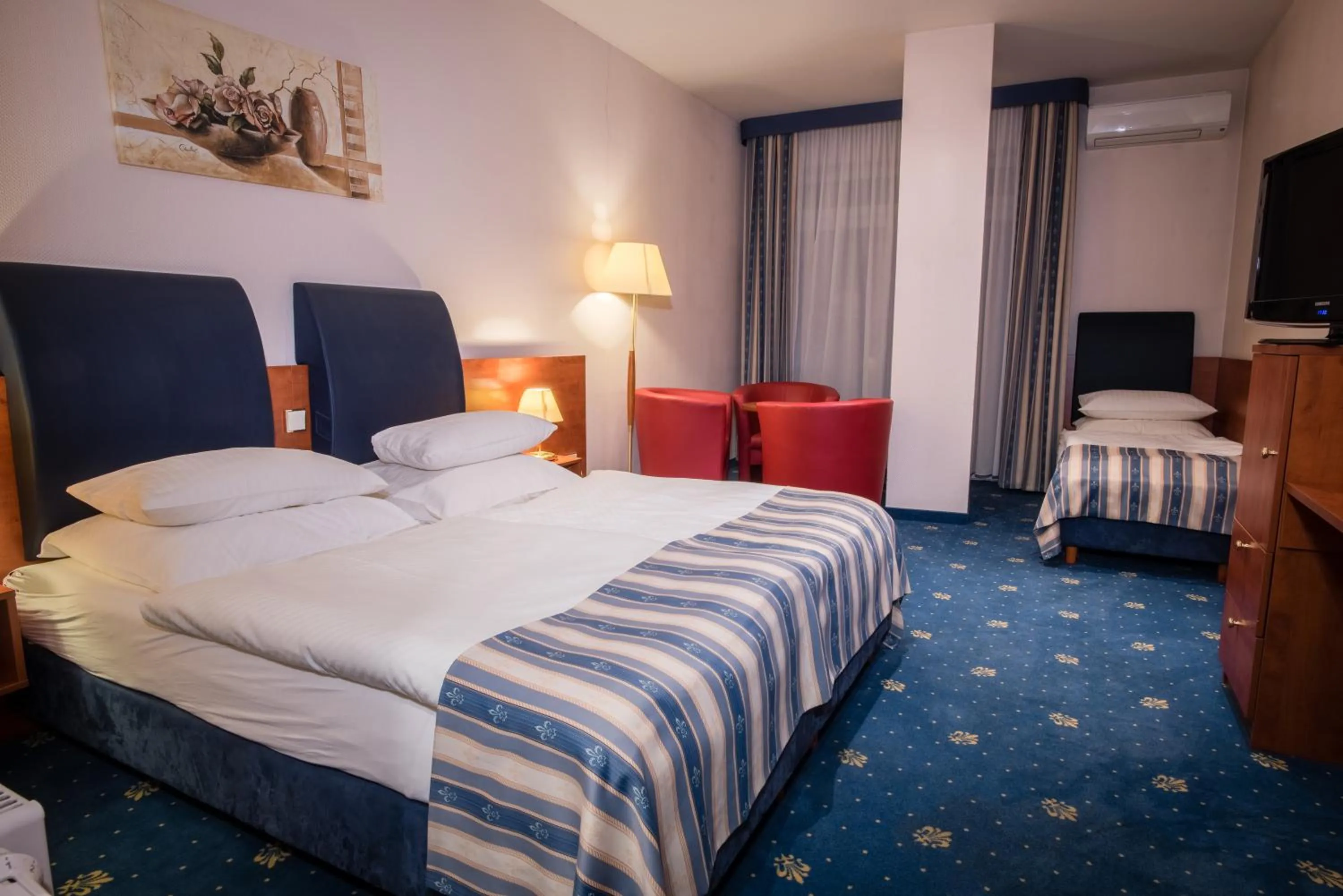 Photo of the whole room, Bed in SkyHotelGwarna