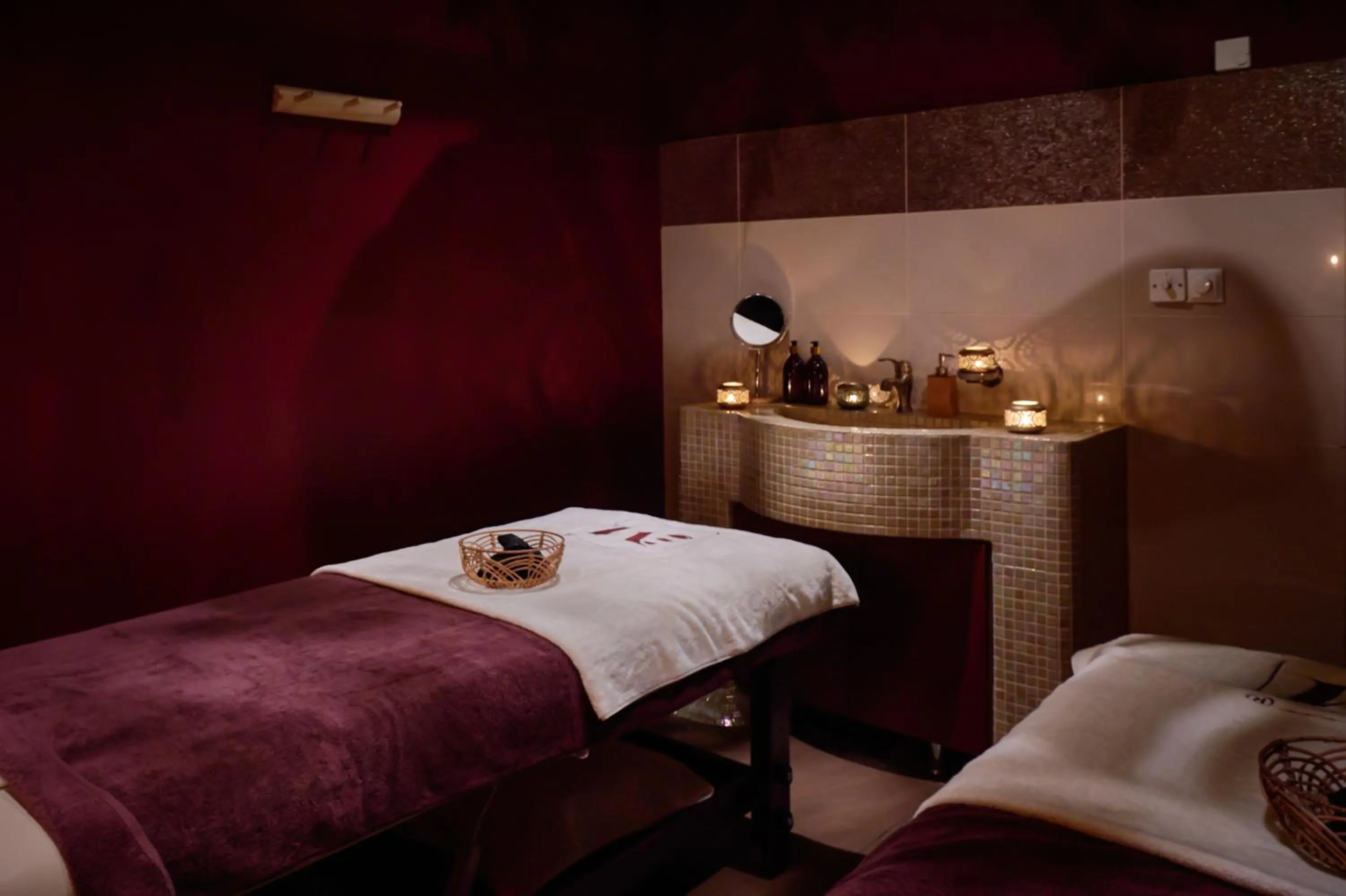 Bed in SkyHotelGwarna