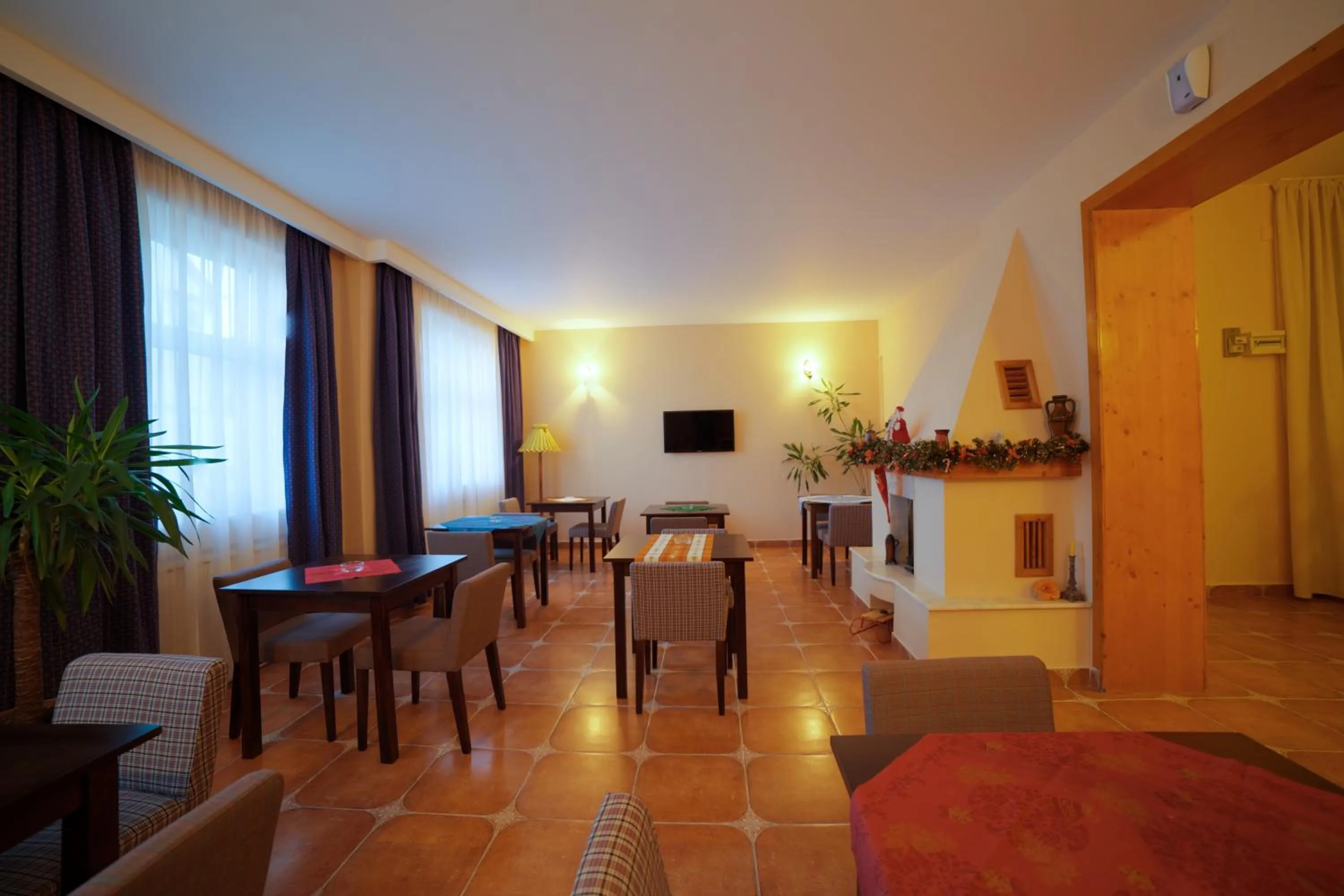 Restaurant/places to eat in Apart Hotel Vlad Tepes