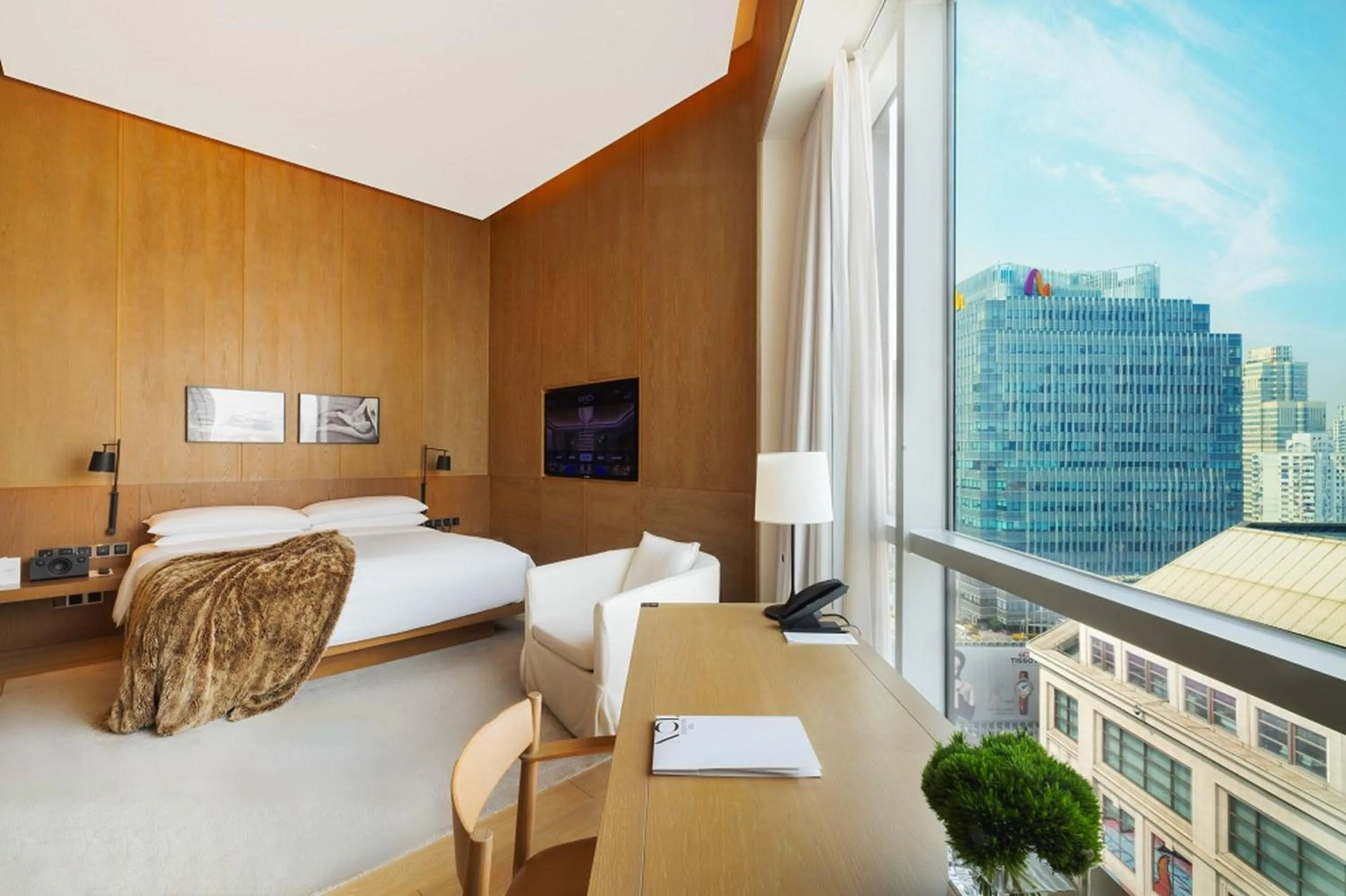 Photo of the whole room, Bed in The Shanghai EDITION