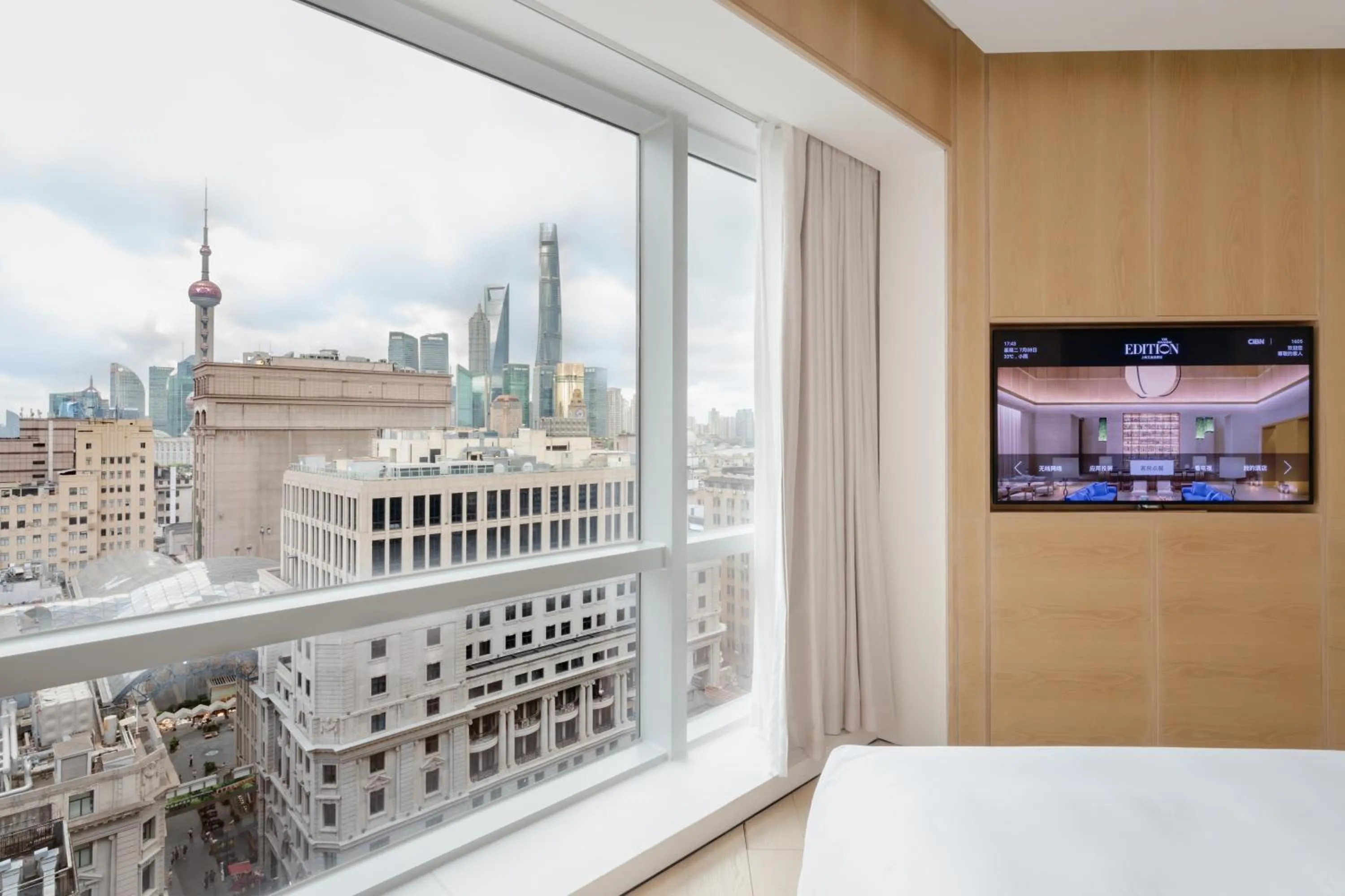 View (from property/room), Bed in The Shanghai EDITION