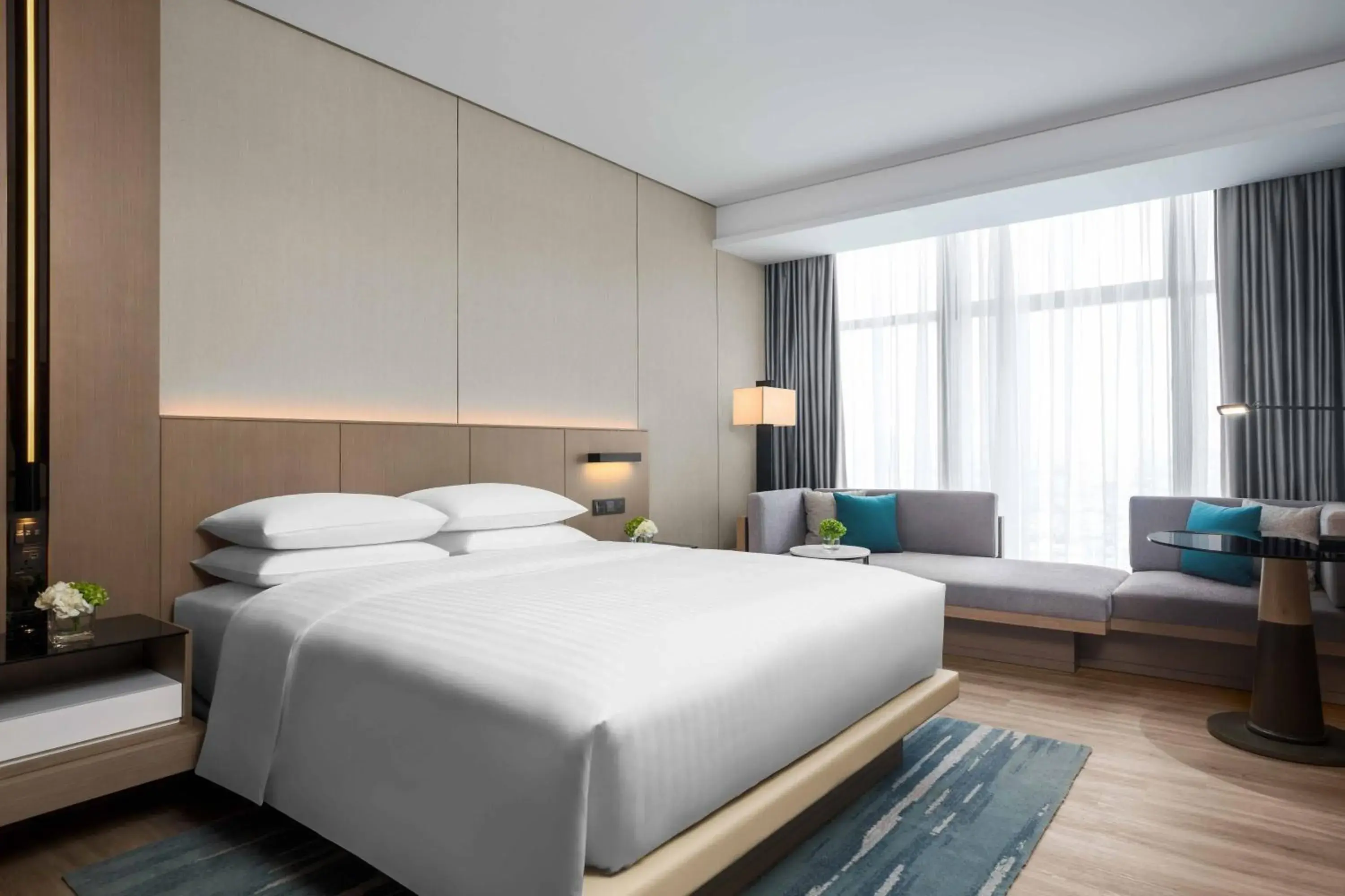 Deluxe King Room in Courtyard by Marriott Shenzhen Bao'an Deluxe King Room in Courtyard by Marriott Shenzhen Bao'an