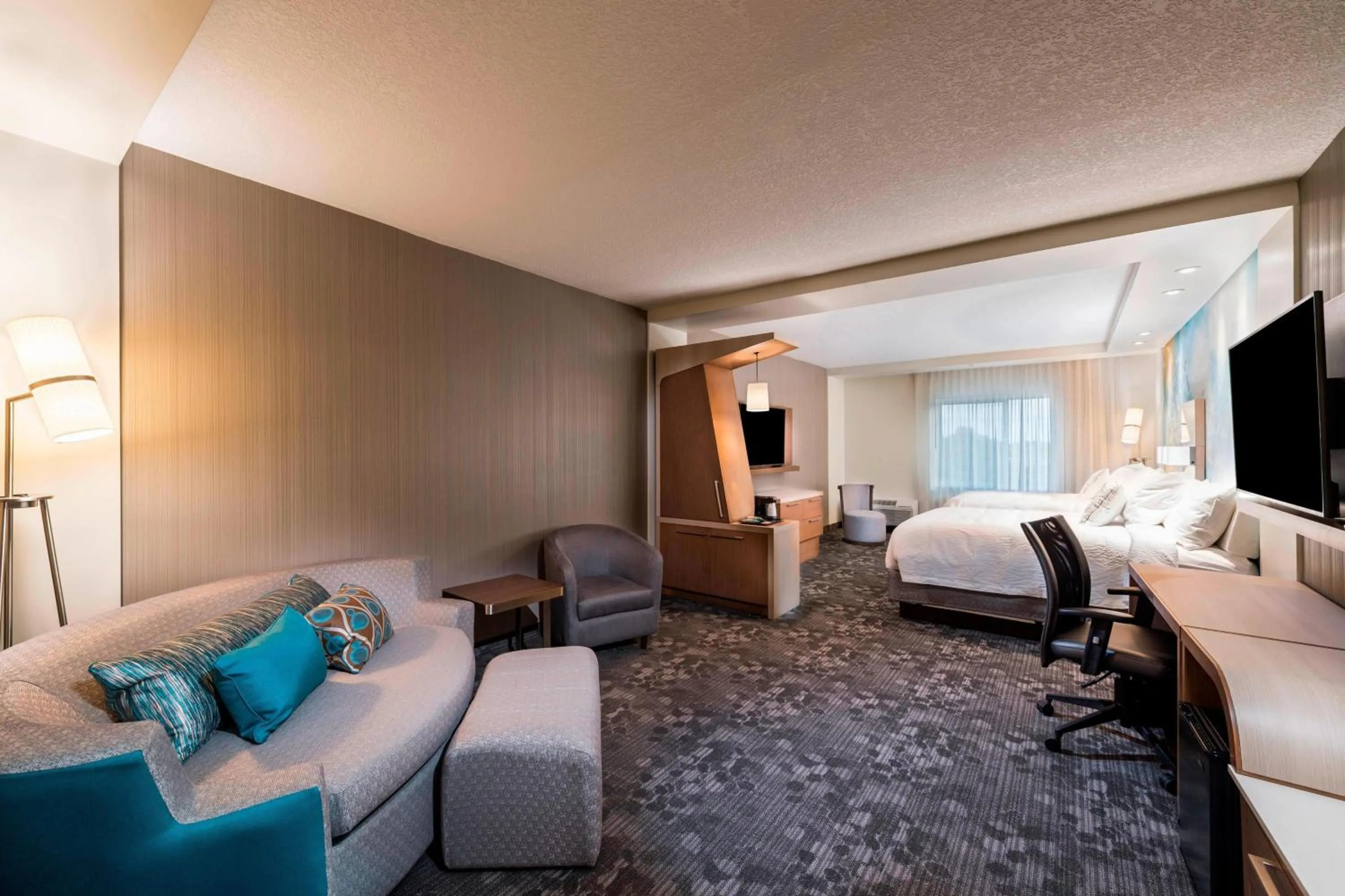 Photo of the whole room, Bed in Courtyard by Marriott Tampa Northwest/Veterans Expressway