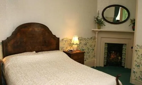 Bed in Oakfield Lodge Guest House Stockport