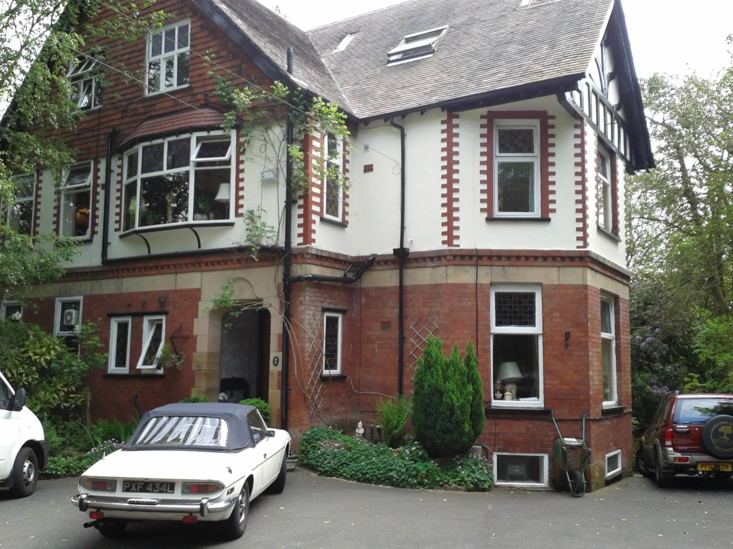 Property building in Oakfield Lodge Guest House Stockport