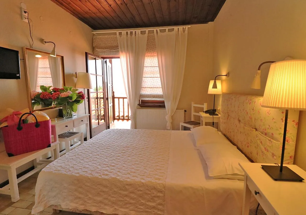 Bed in Boutique Hotel Kentrikon & Bungalows