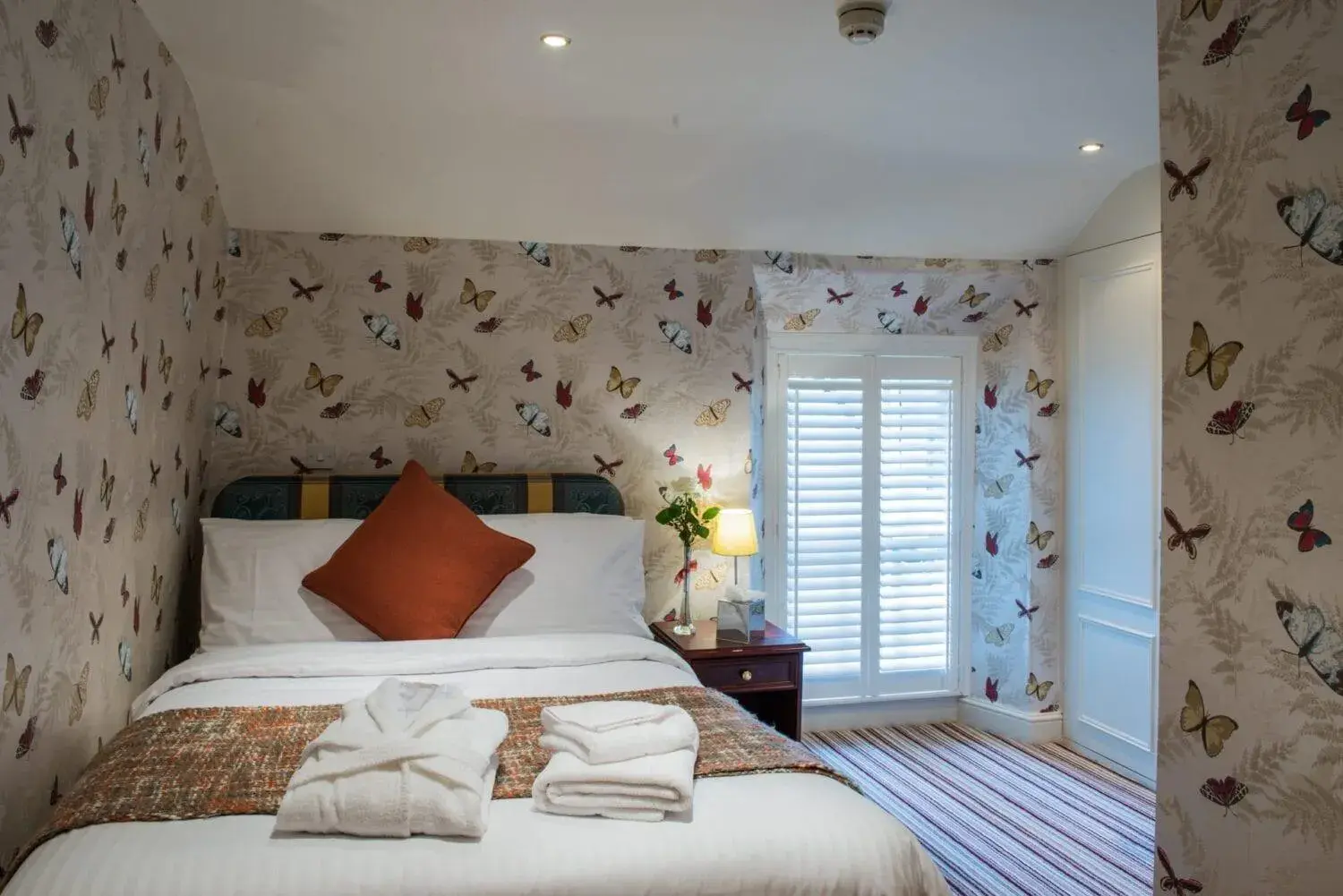 Single Room with Bathroom - single occupancy in The Bear, Cowbridge Single Room with Bathroom - single occupancy in The Bear, Cowbridge