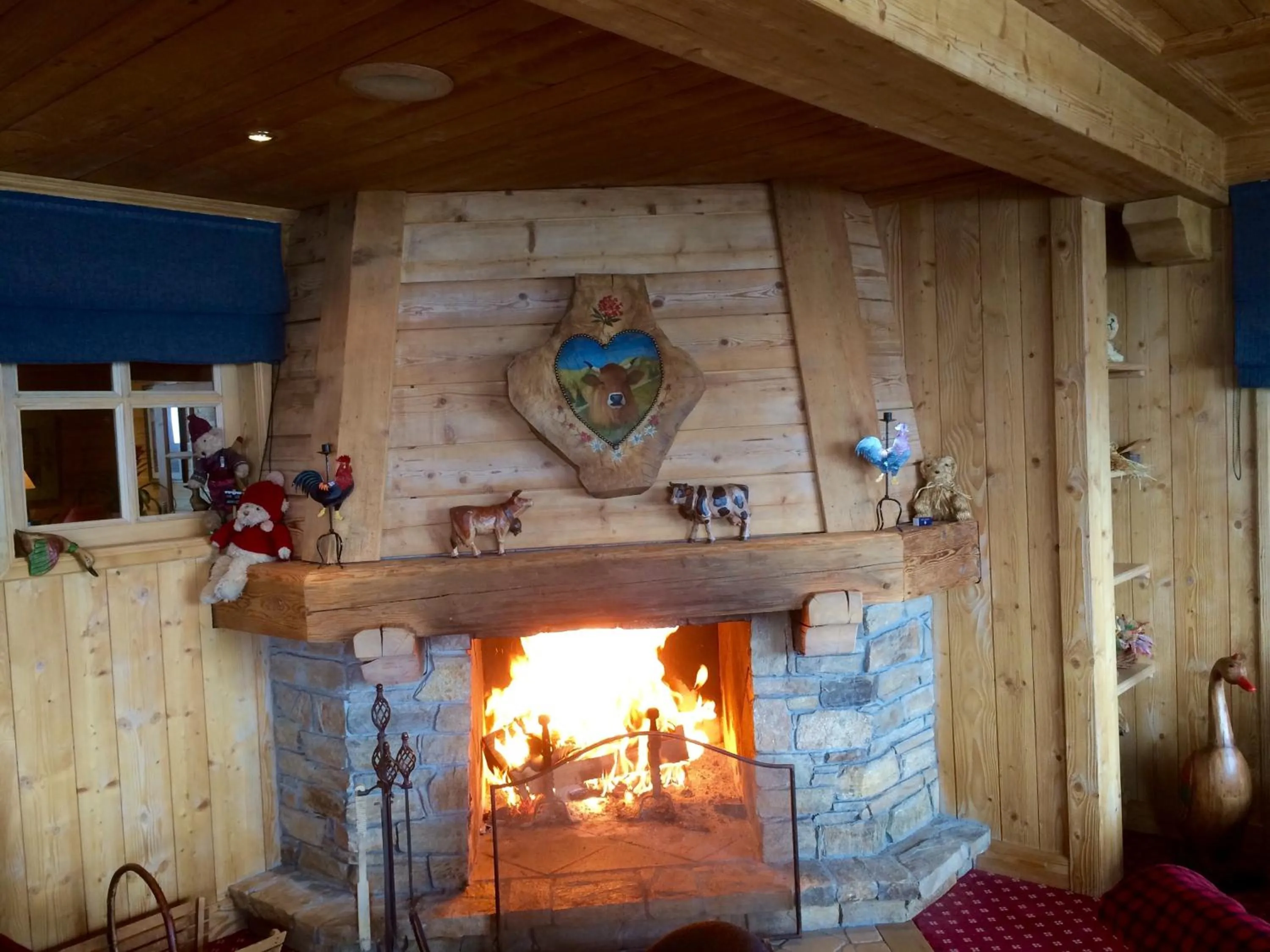 Communal lounge/ TV room in Aux Ducs de Savoie