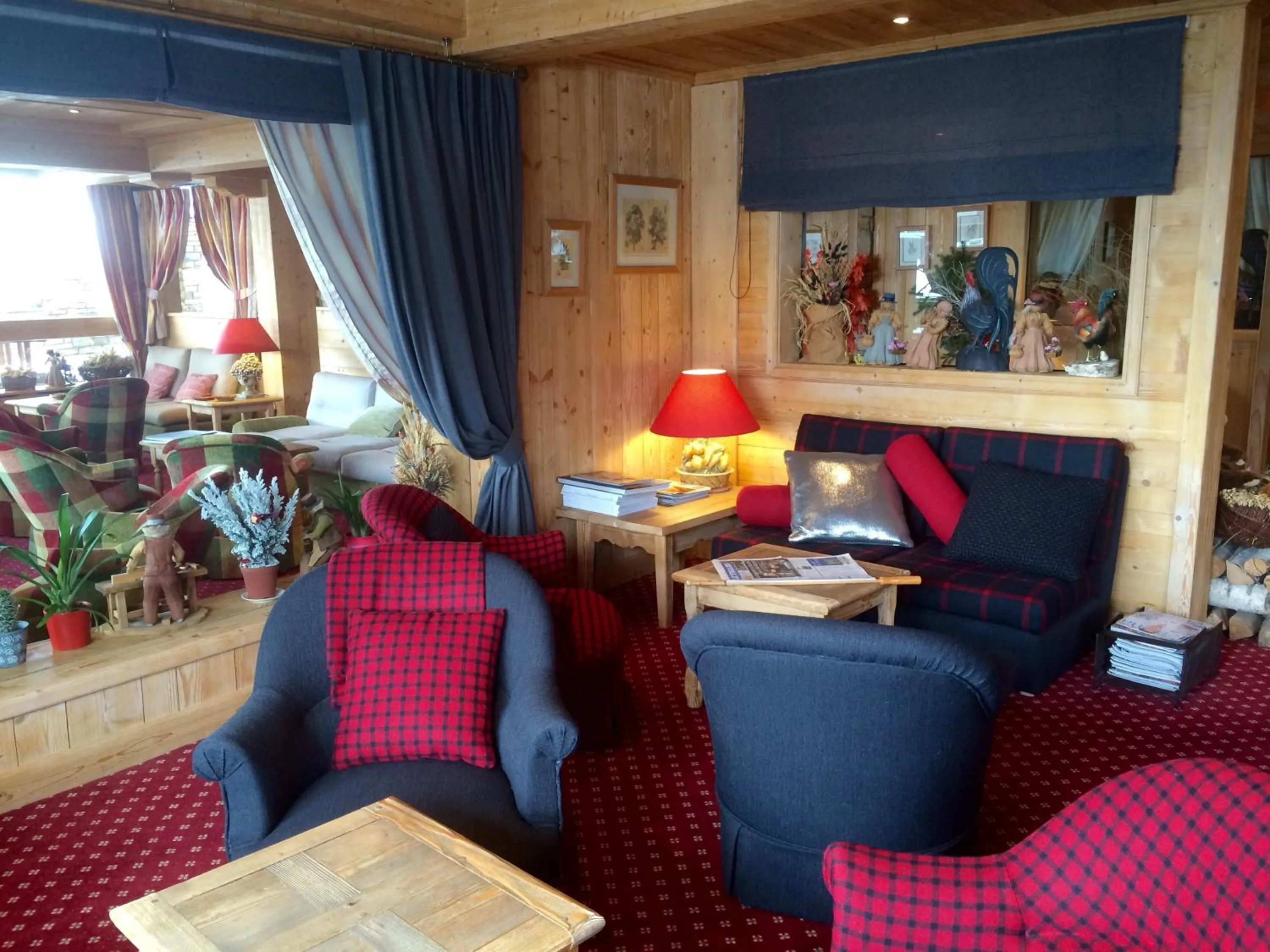 Communal lounge/ TV room in Aux Ducs de Savoie