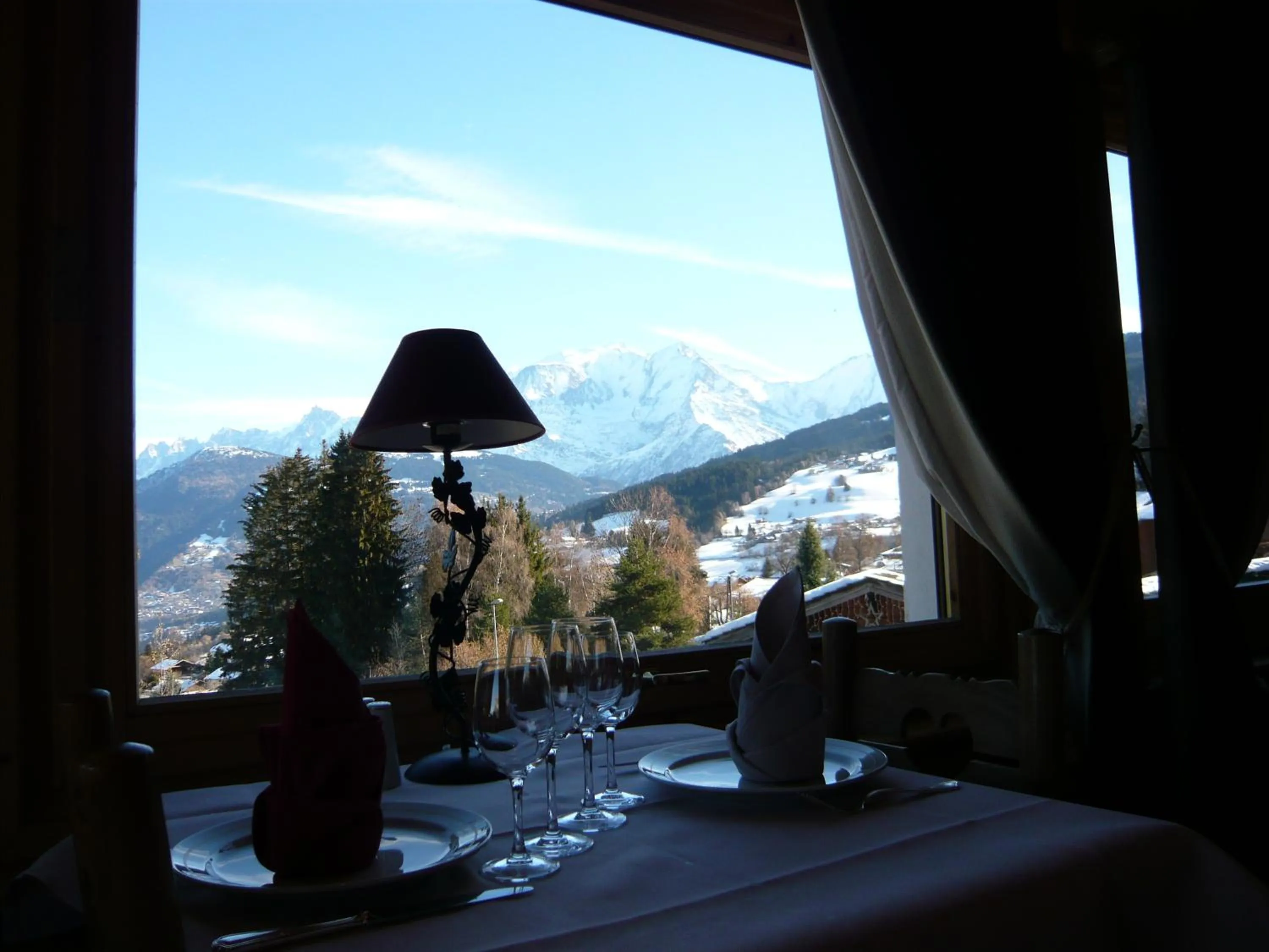 Restaurant/places to eat in Aux Ducs de Savoie