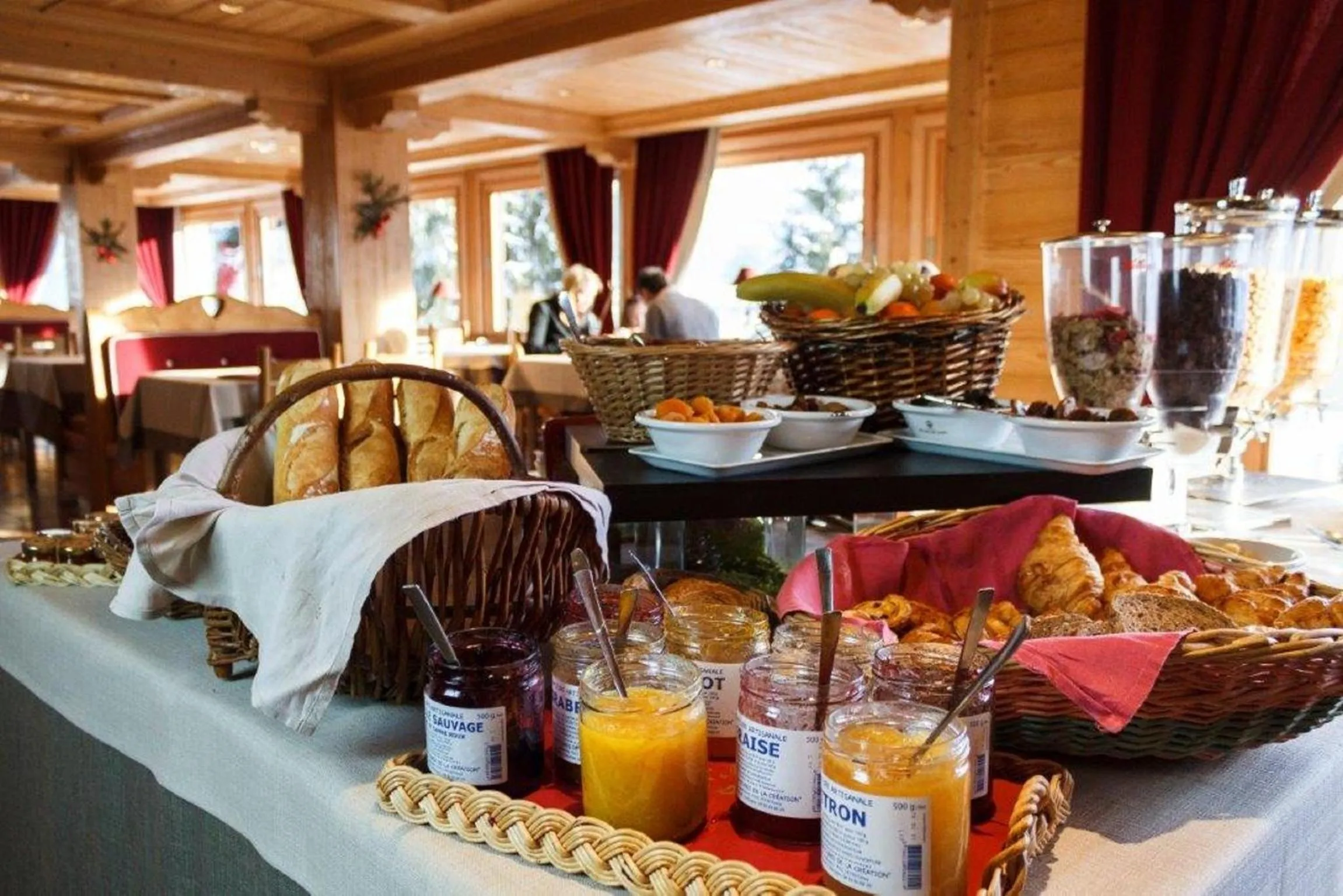 Buffet breakfast in Aux Ducs de Savoie