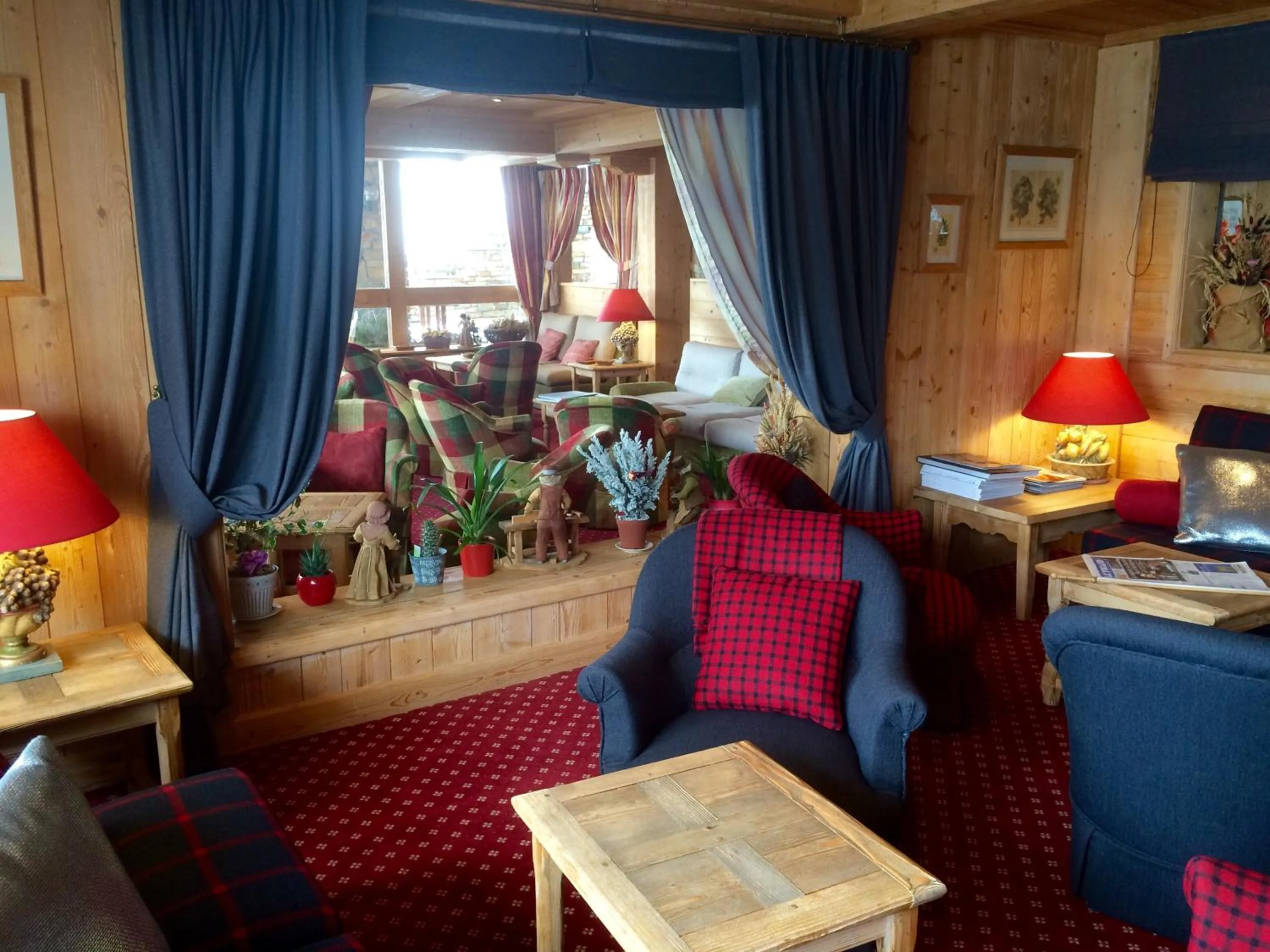 Communal lounge/ TV room in Aux Ducs de Savoie