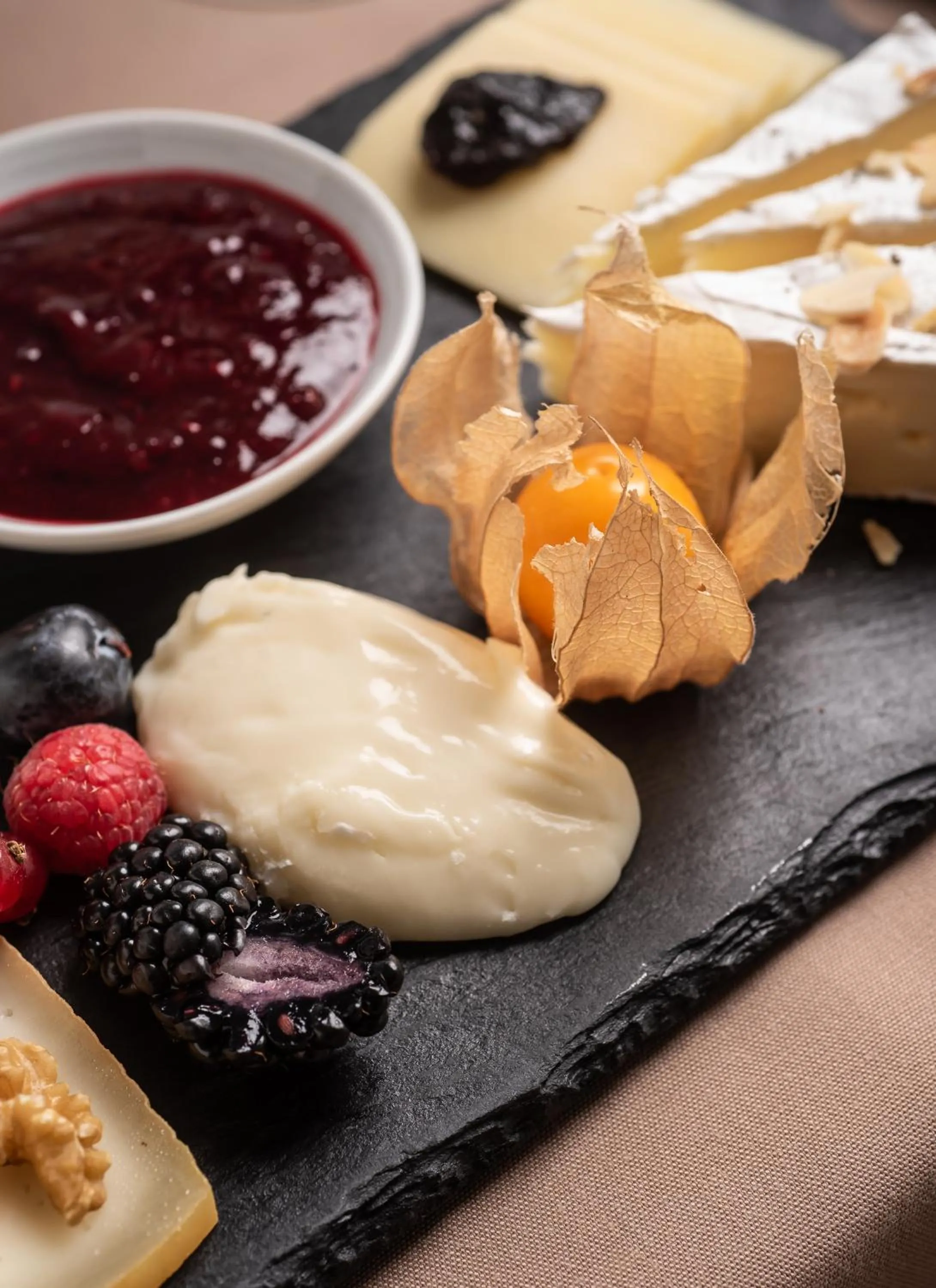 Restaurant/places to eat in Essence Inn Marianos Hotel