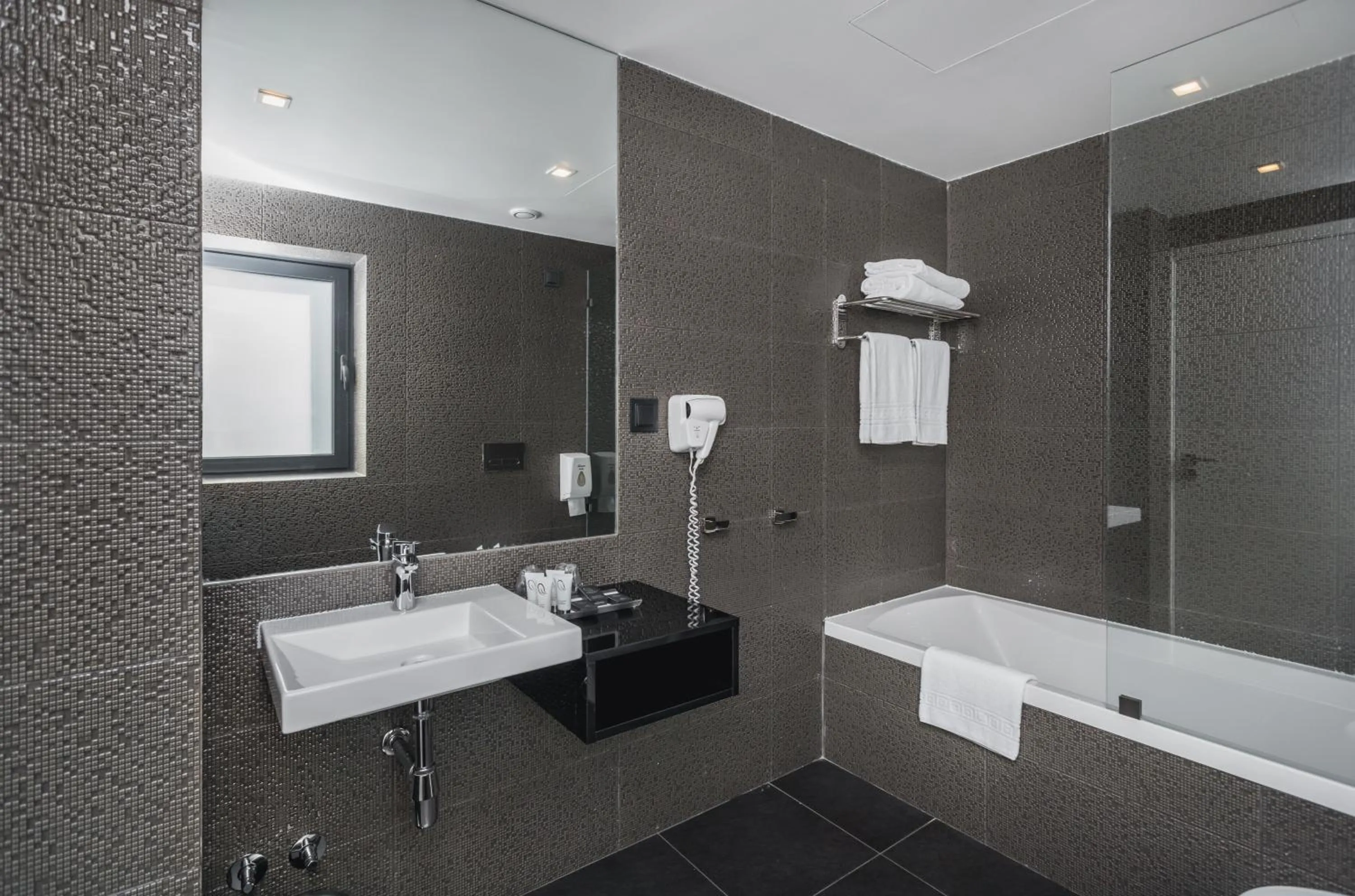 Bathroom in Essence Inn Marianos Hotel