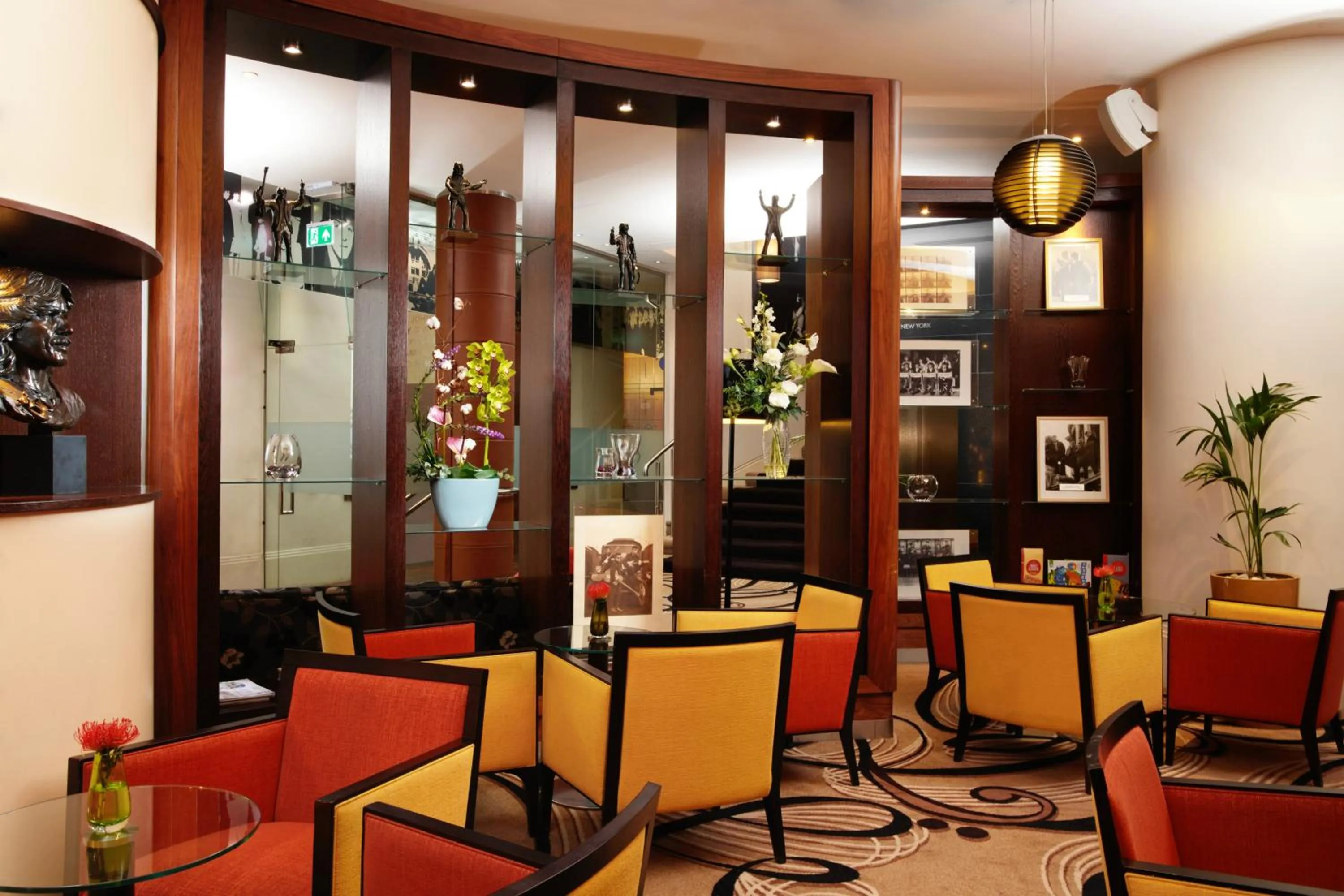 Lounge or bar in Hard Days Night Hotel