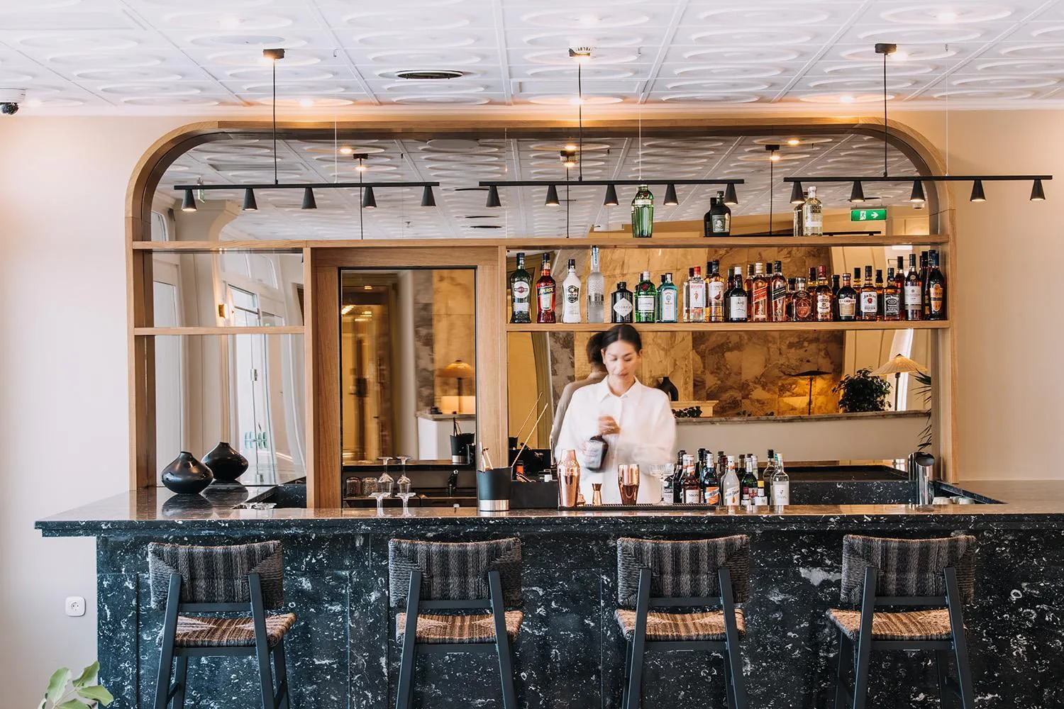 Lounge or bar in Brown Beach Chalkida Resort, a member of Brown Hotels