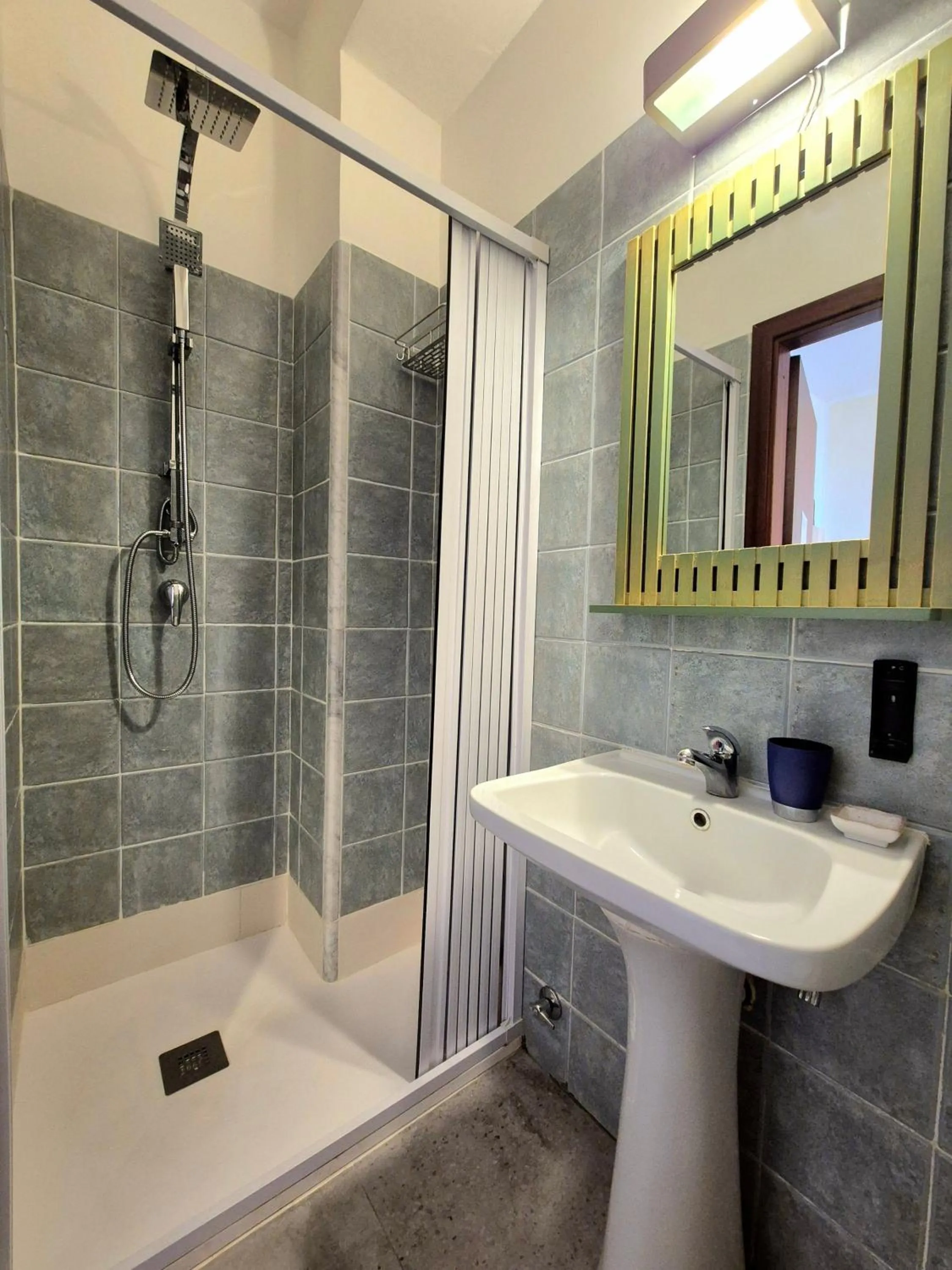 Shower in Bella Taormina