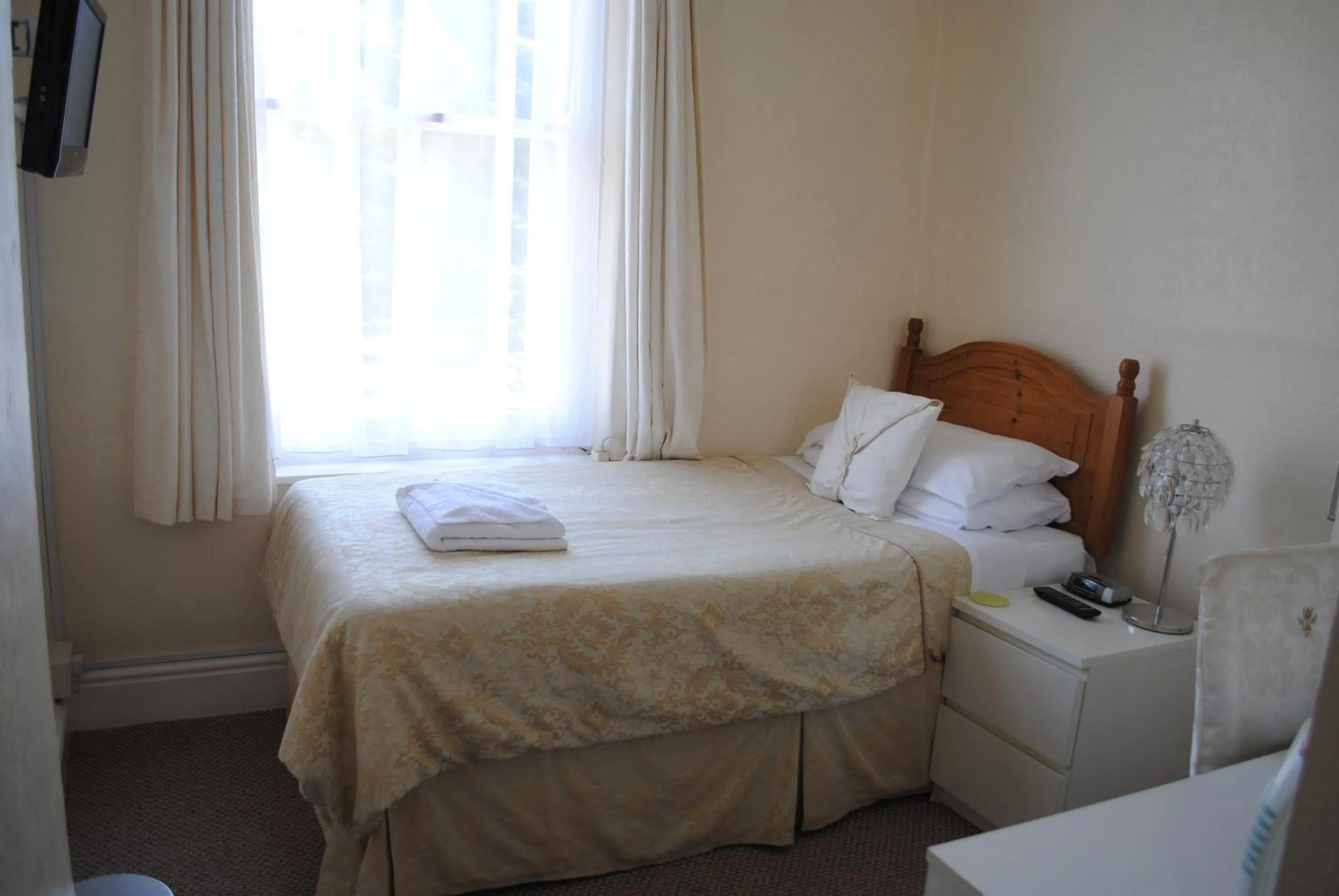 Bed in Craig-Ard Hotel