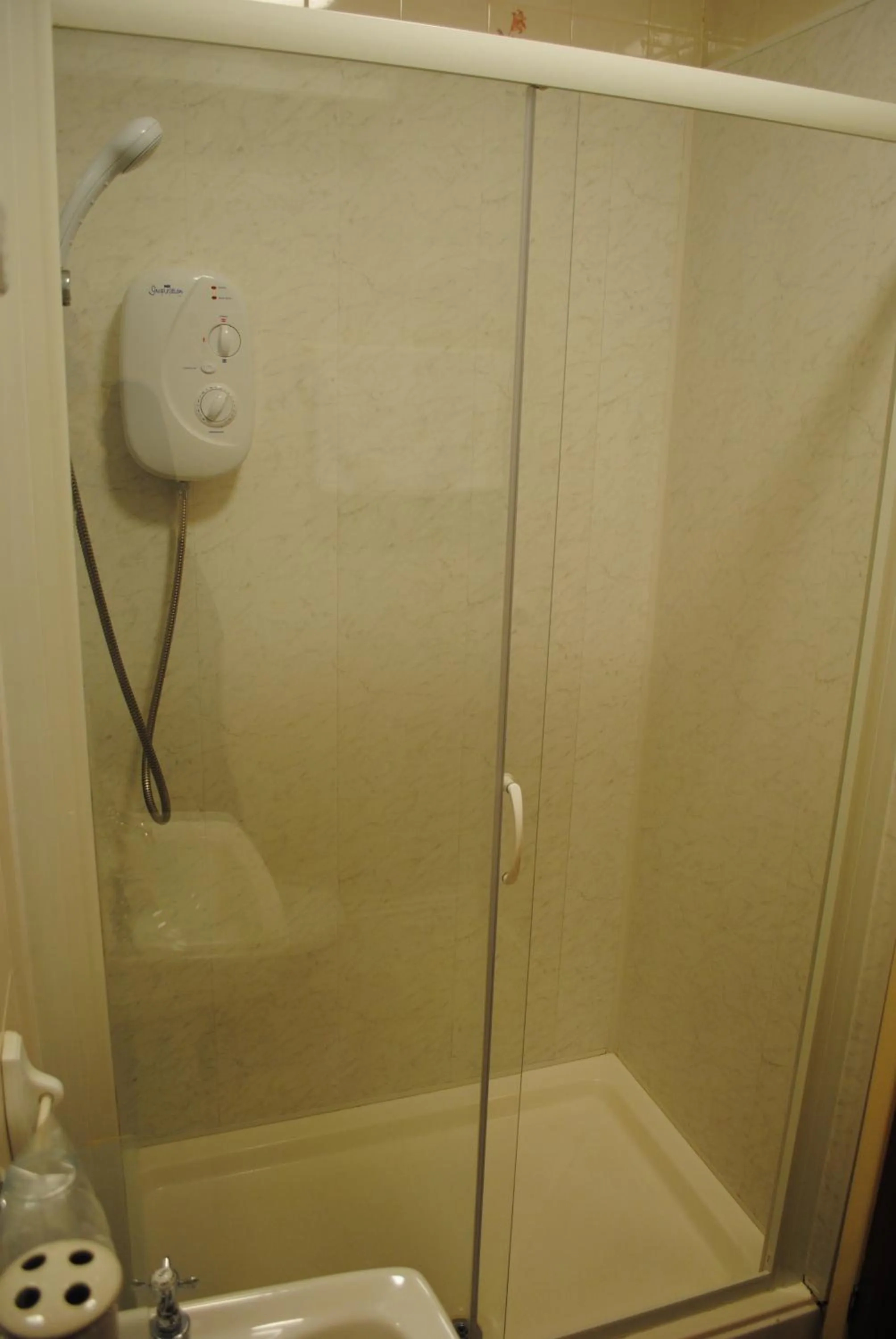 Shower in Craig-Ard Hotel
