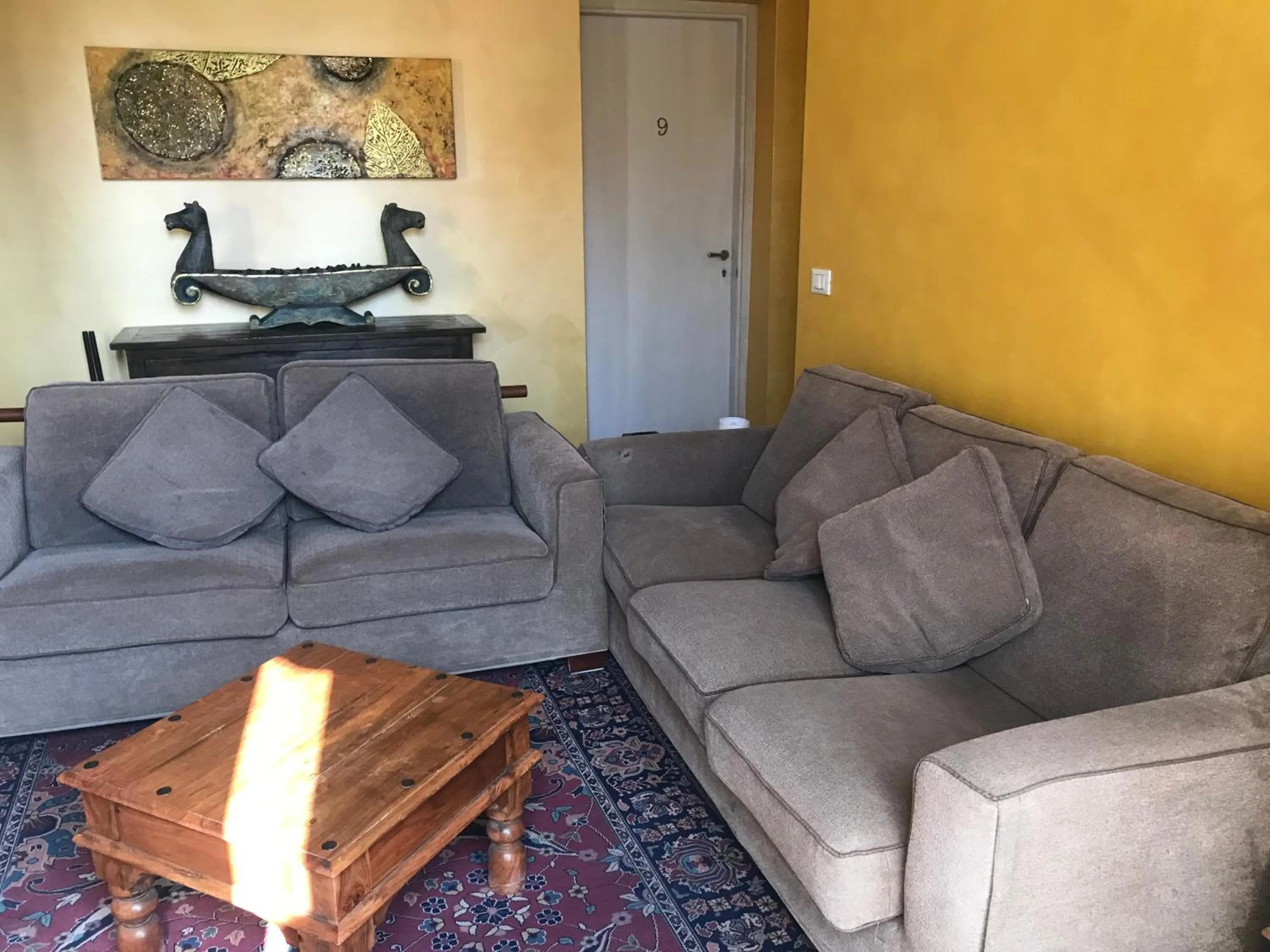 Communal lounge/ TV room in Casa Munay