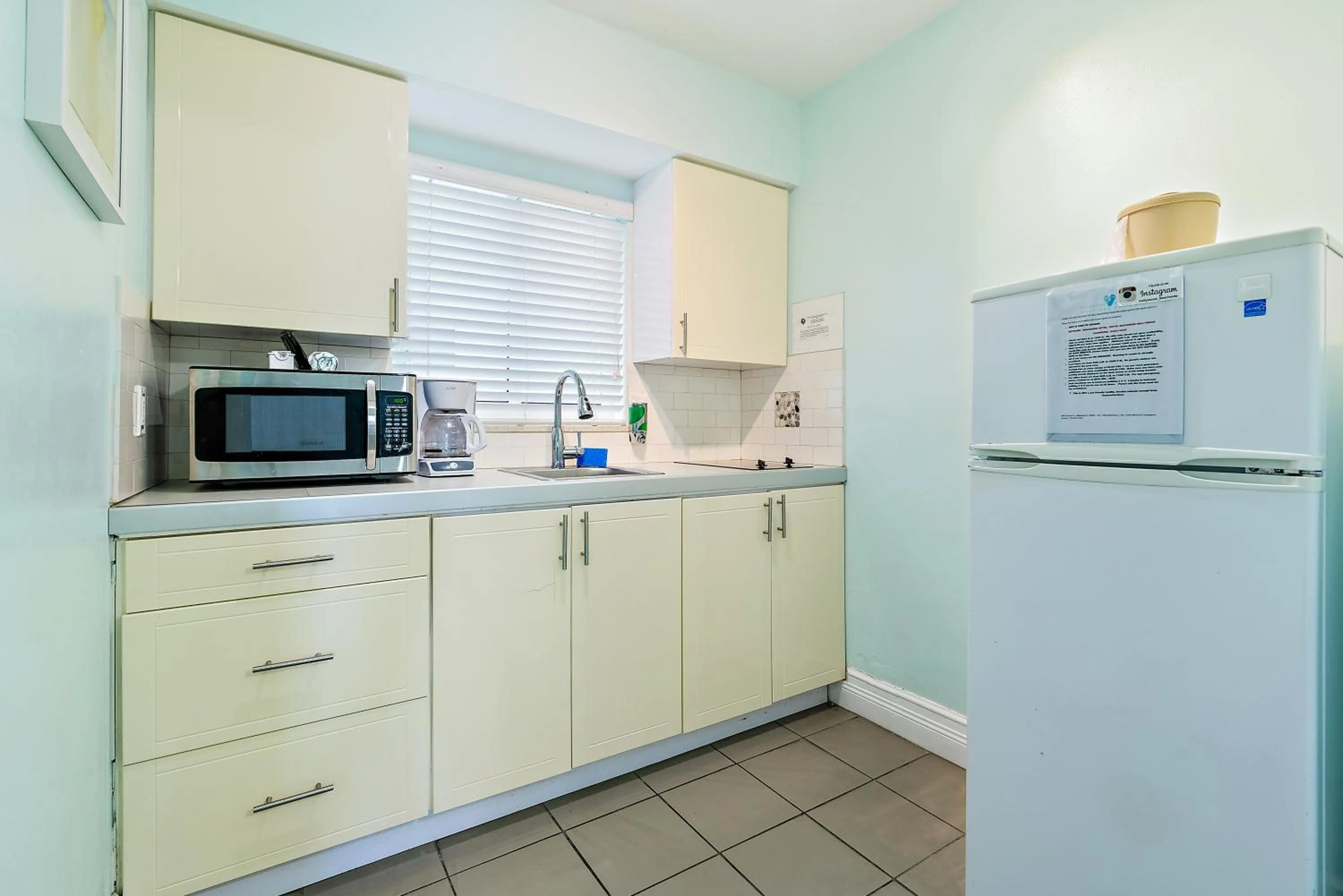 Kitchen or kitchenette in Hollywood Beachside Boutique Suite