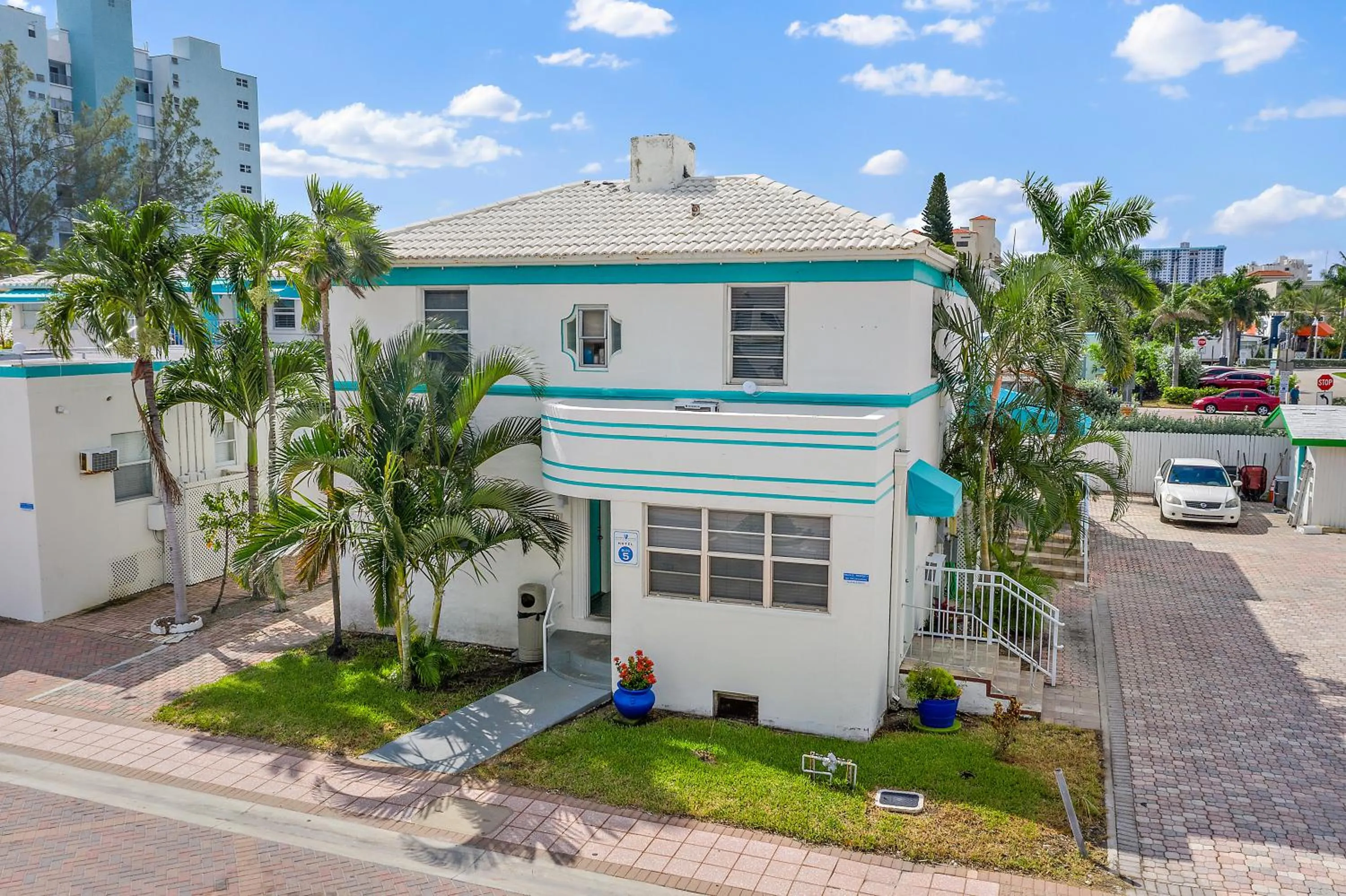 Property building in Hollywood Beachside Boutique Suite