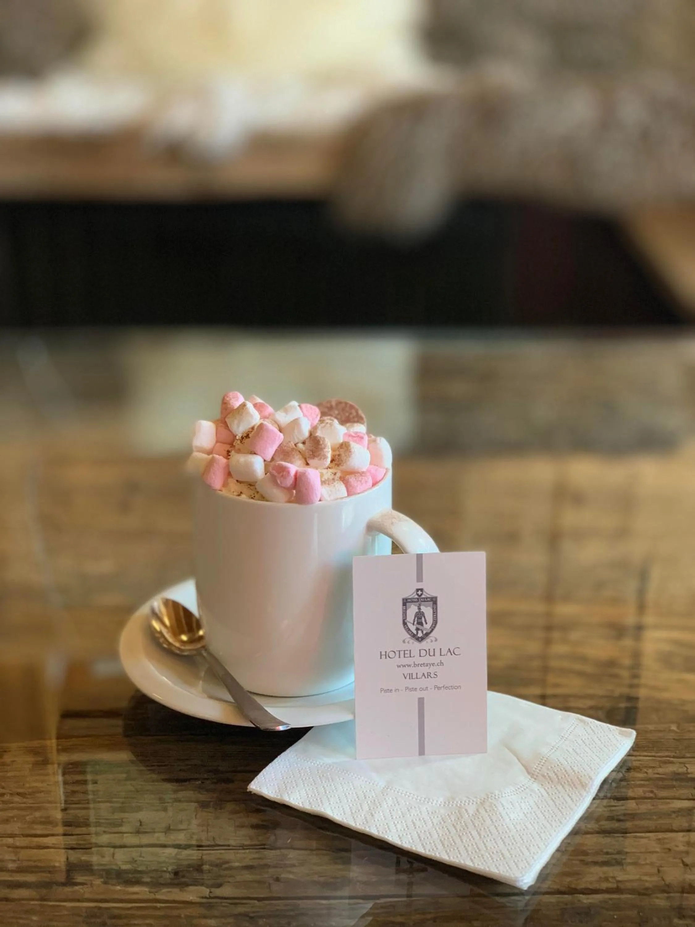 Restaurant/places to eat in Hotel du Lac