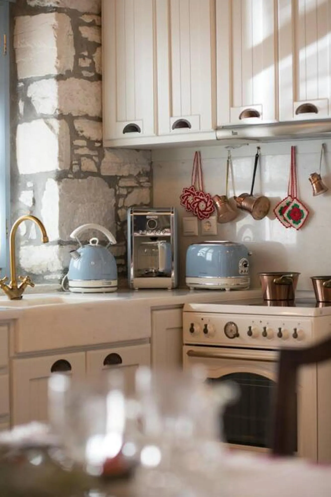 Kitchen or kitchenette in Traditional Inn Pirethron