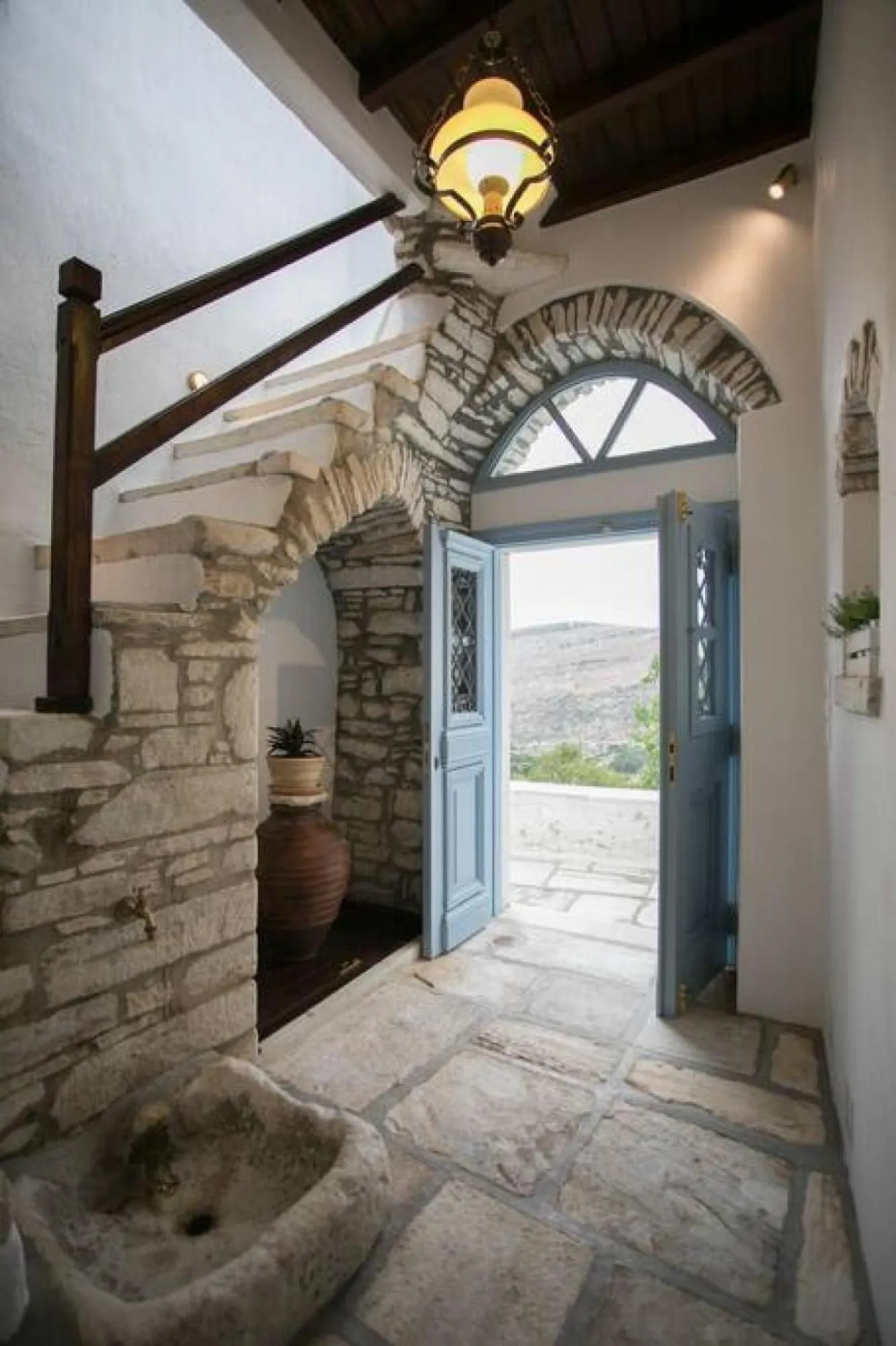 Traditional Inn Pirethron