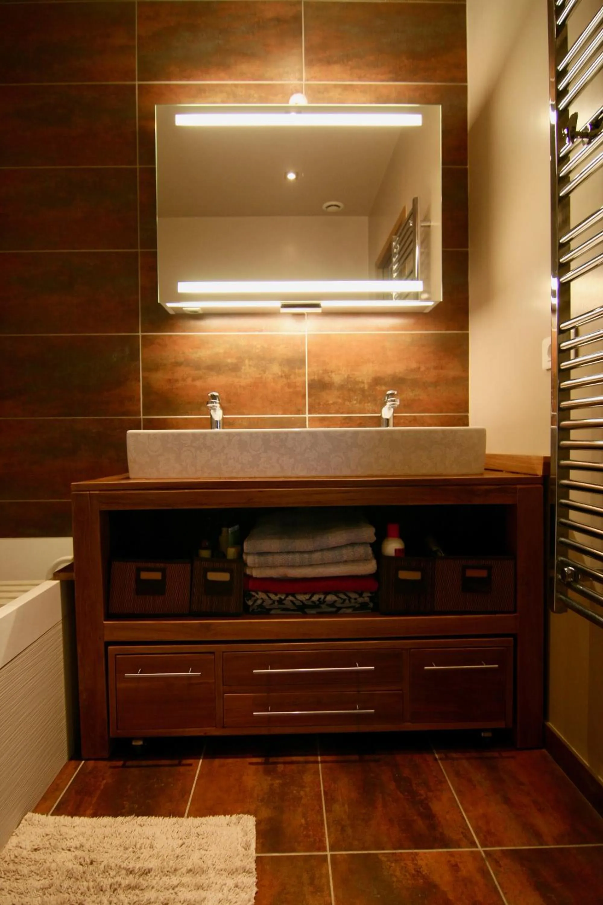 Bathroom in bibou's room Paris