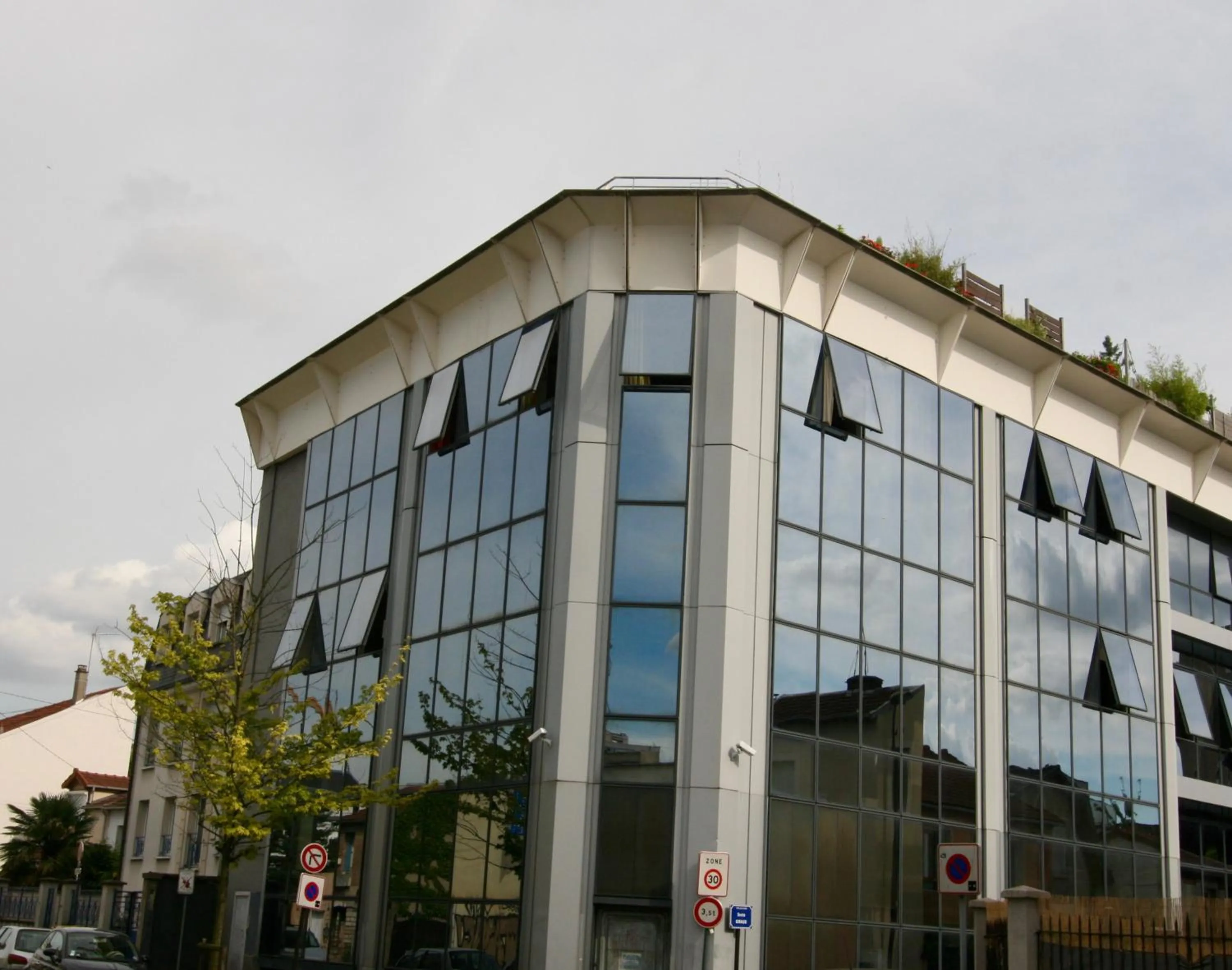 Property building in bibou's room Paris