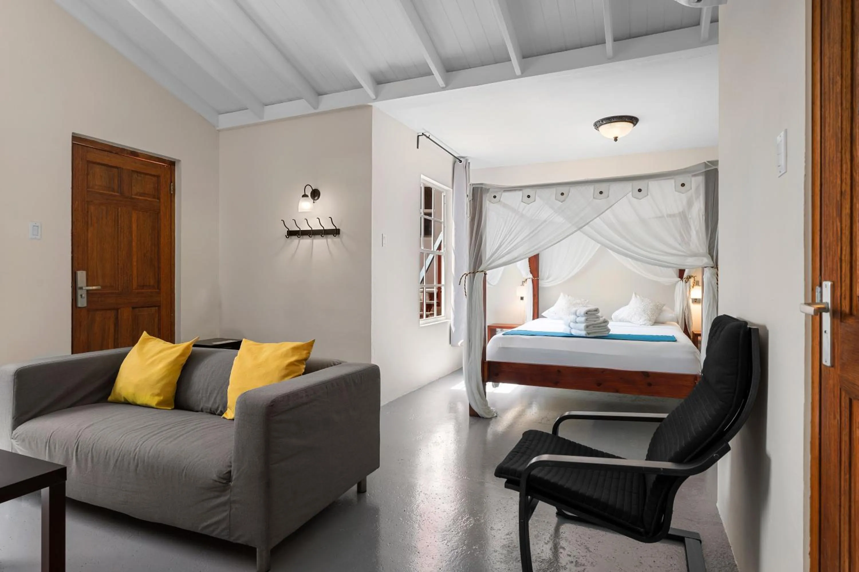 Photo of the whole room, Bed in The Ritz Village