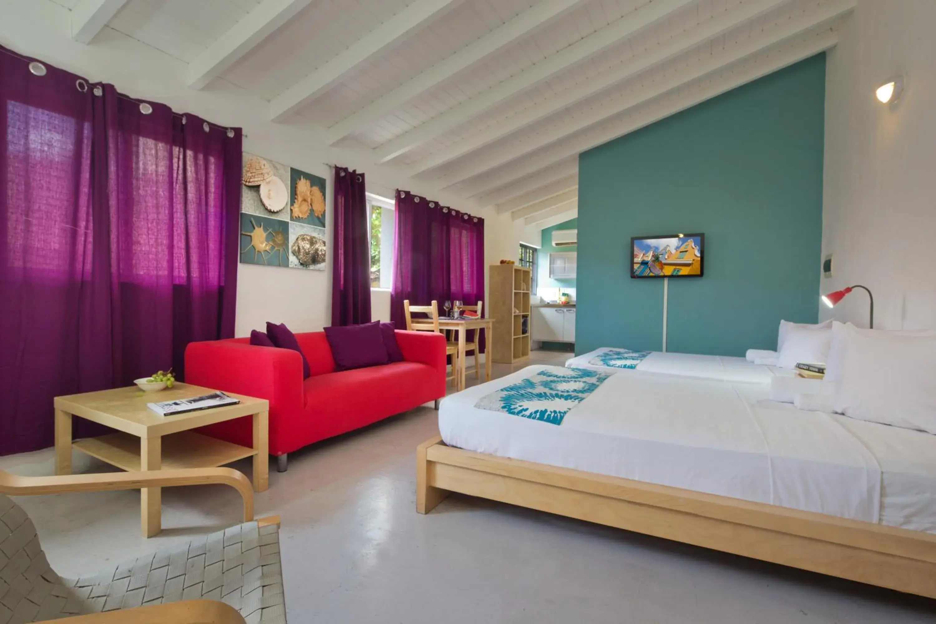 Large Room in The Ritz Village Large Room in The Ritz Village