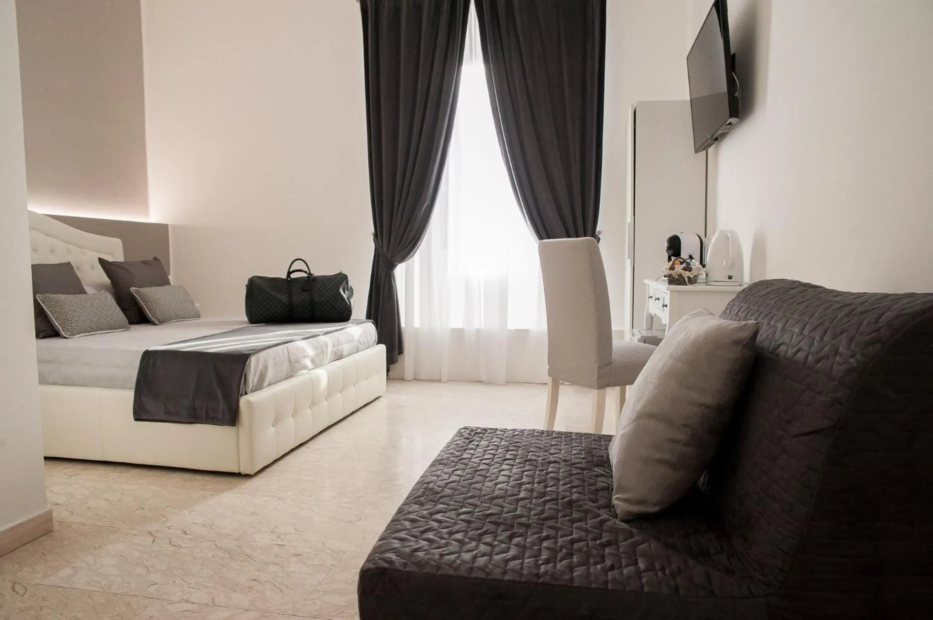 Bedroom, Bed in Lifestyle Veneto Suite