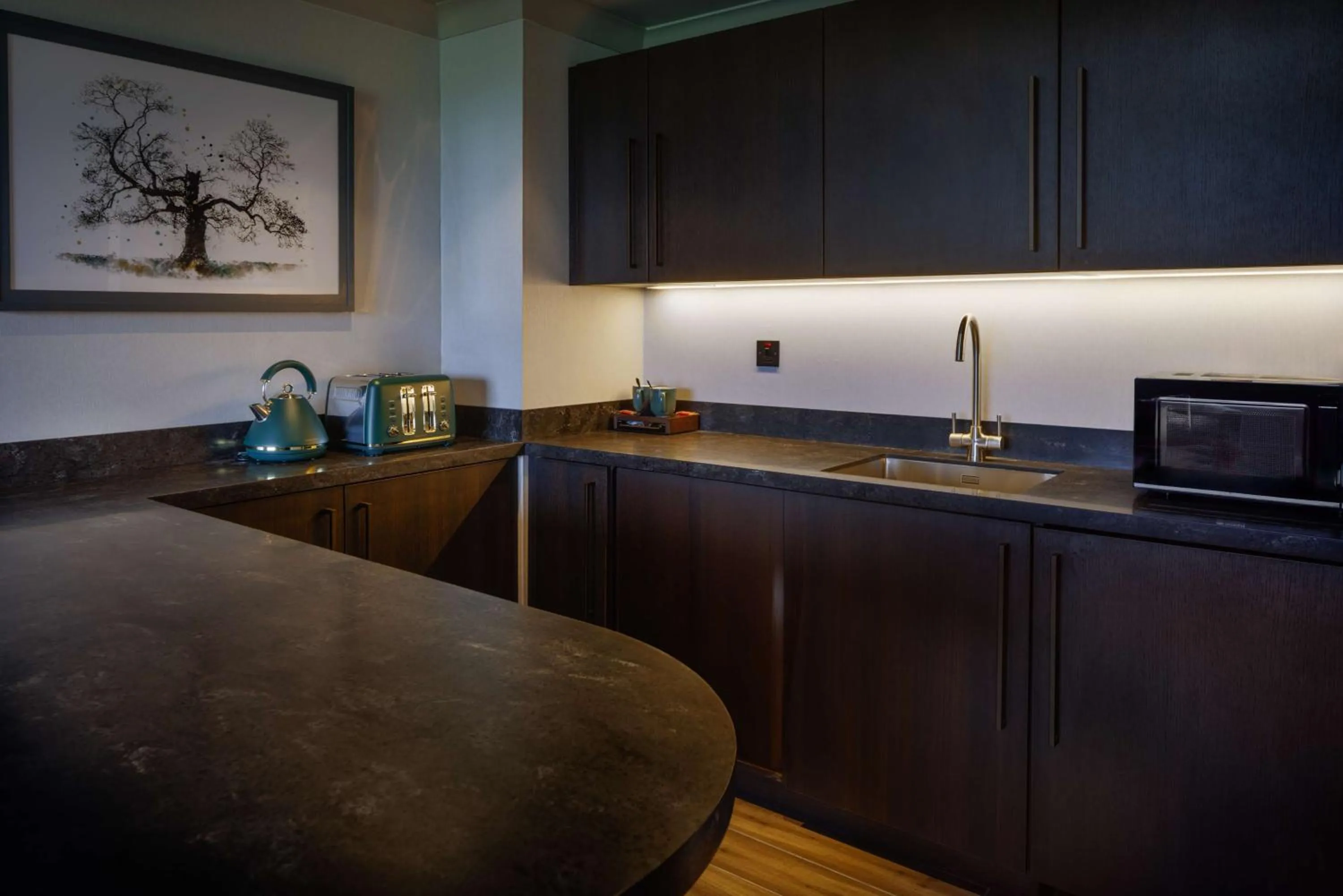 Kitchen or kitchenette in Doubletree by Hilton Belfast Templepatrick