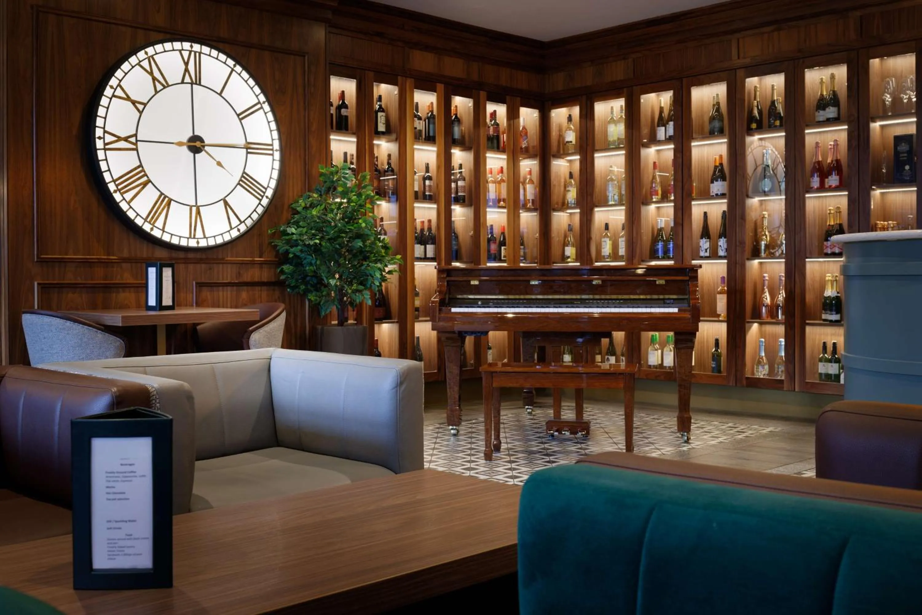 Lobby or reception in Doubletree by Hilton Belfast Templepatrick