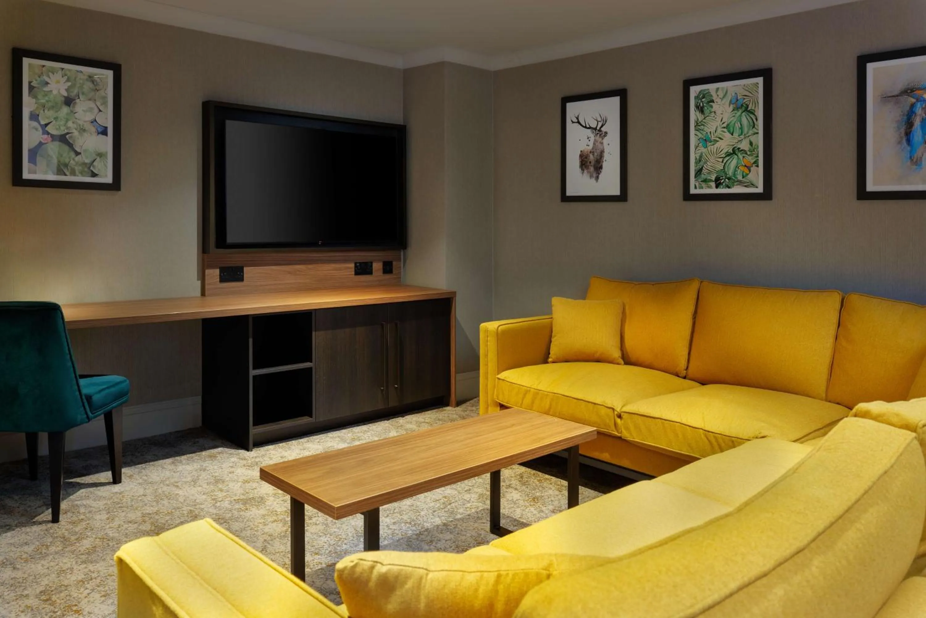 Living room in Doubletree by Hilton Belfast Templepatrick