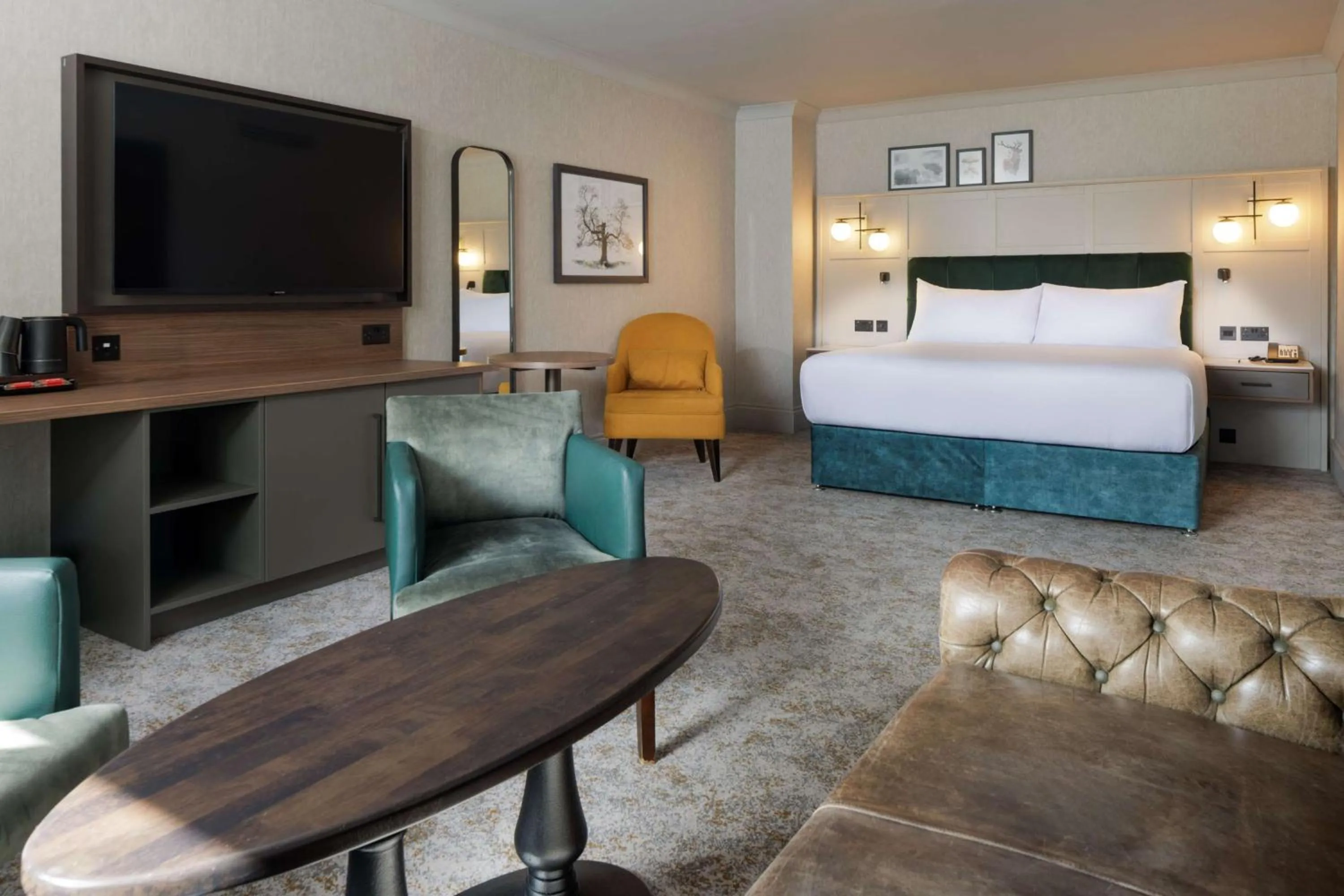 Living room, Bed in Doubletree by Hilton Belfast Templepatrick