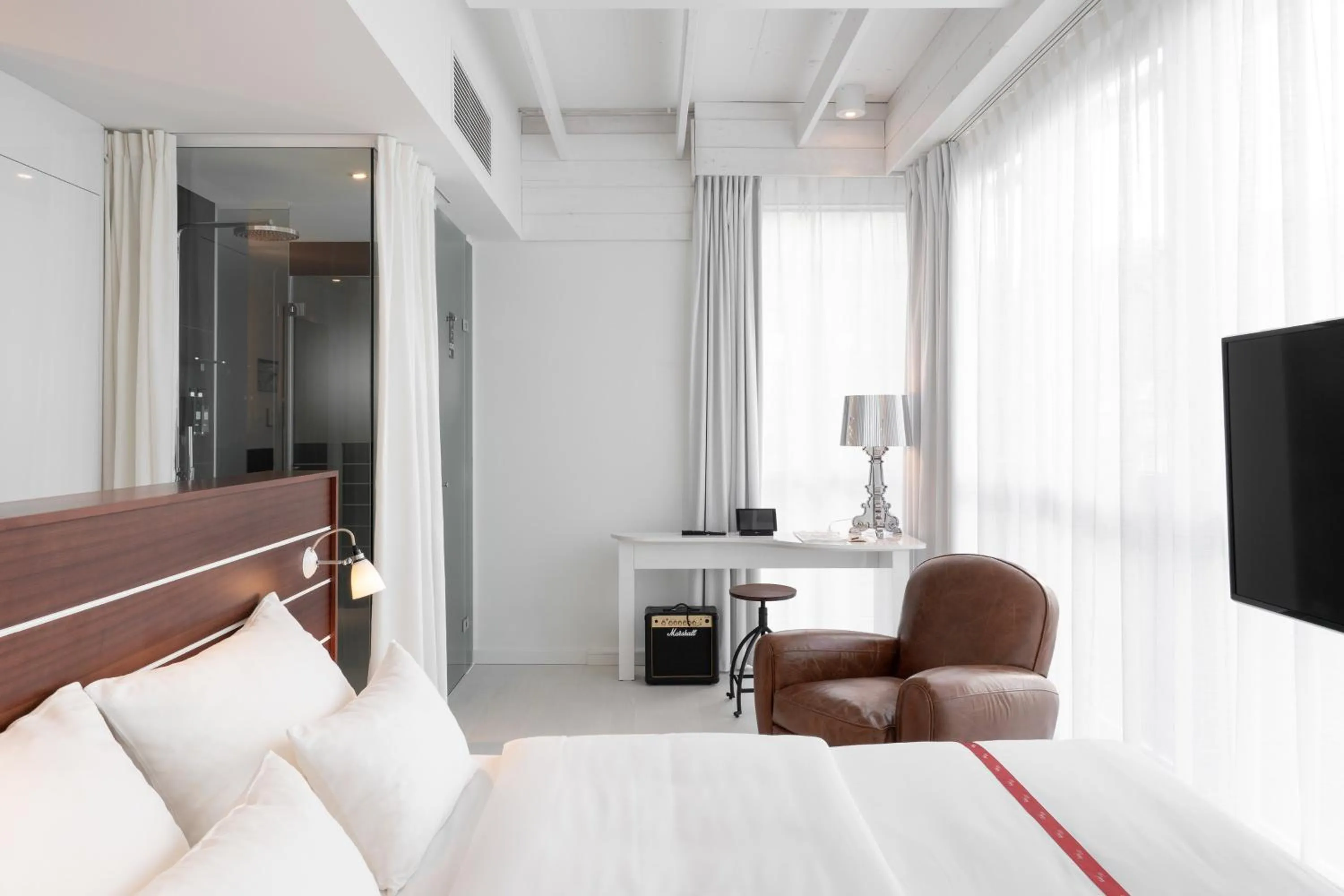 Property building, Bed in Ruby Lotti Hotel Hamburg