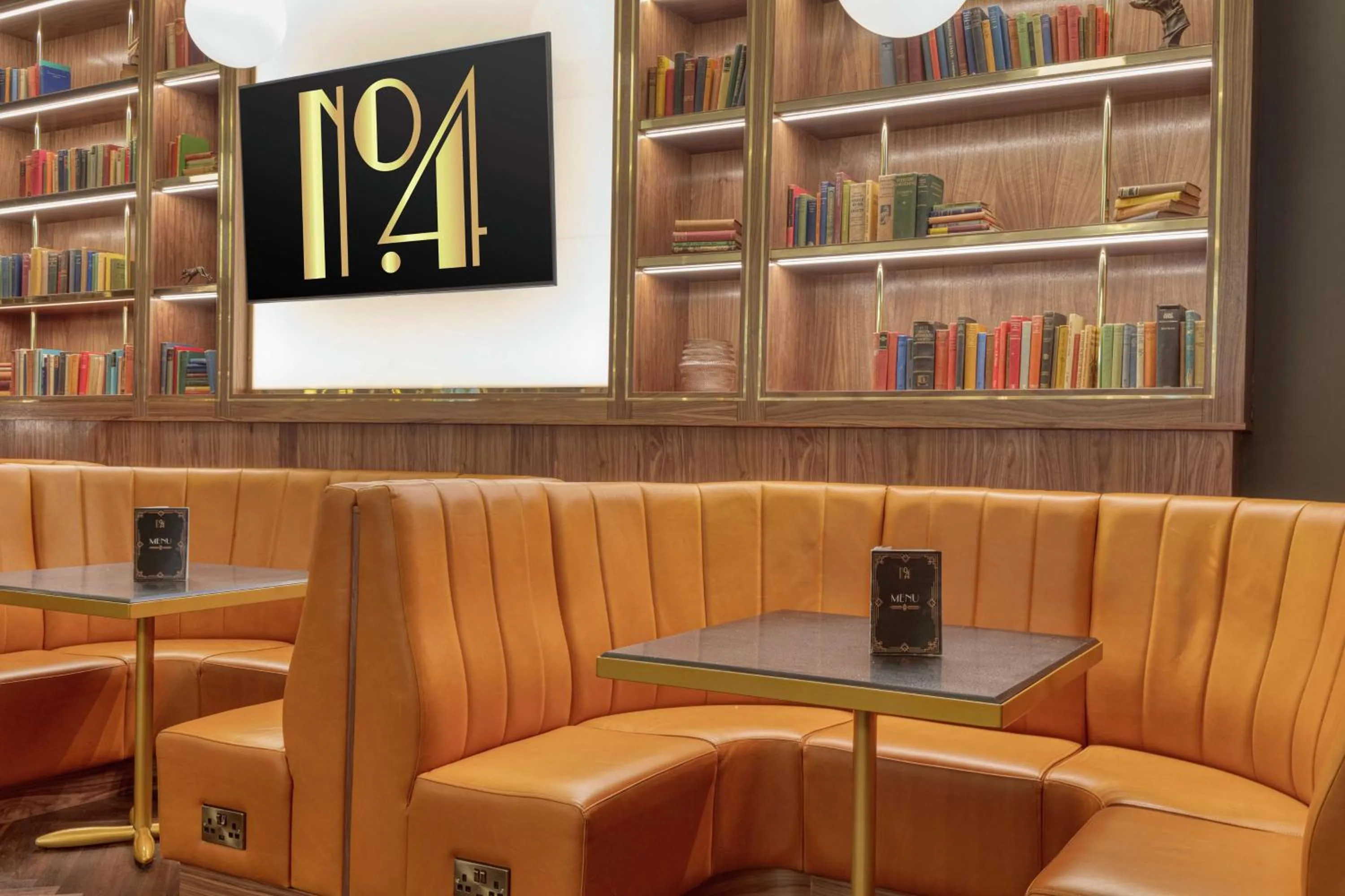 Lounge or bar in Hilton Belfast