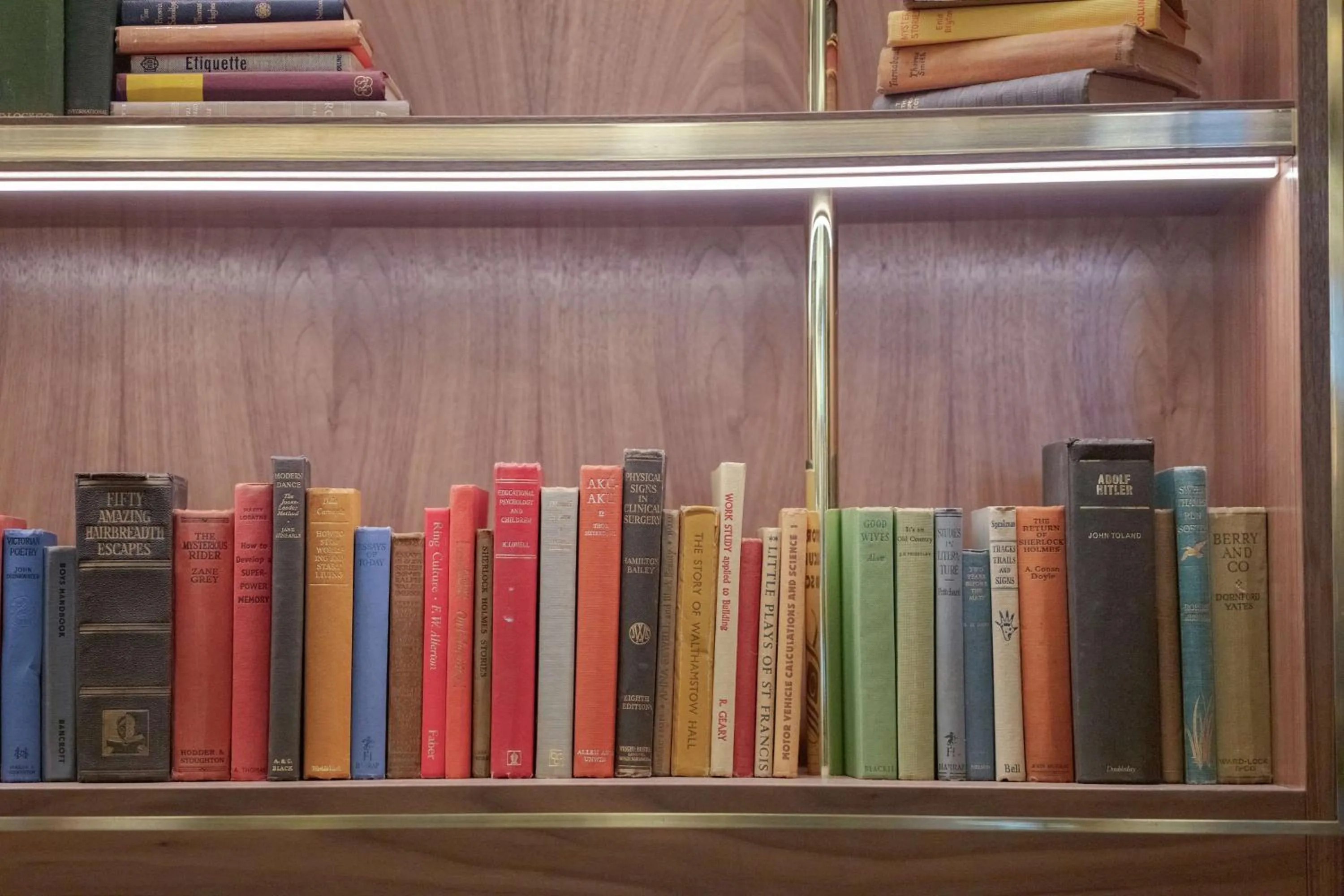 Lounge or bar in Hilton Belfast