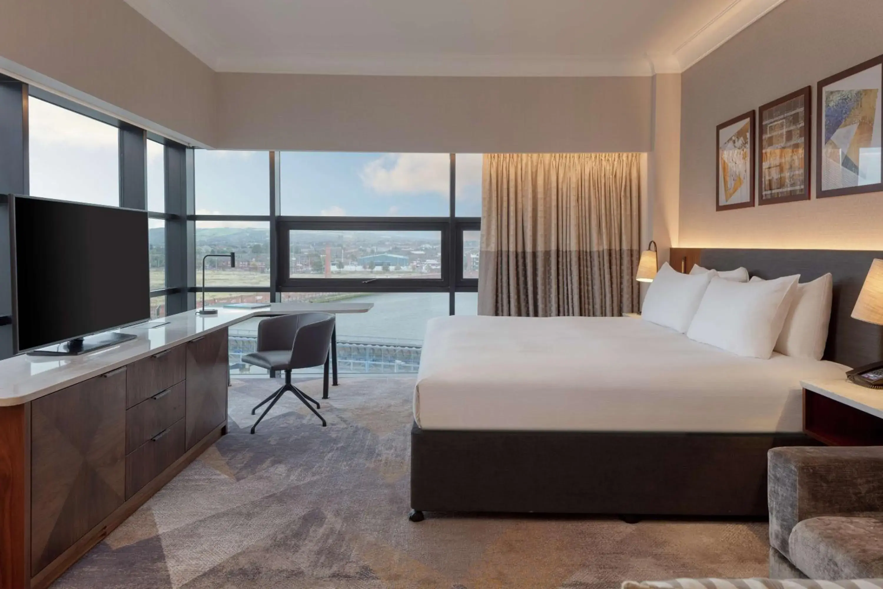 Junior King Suite with Executive Lounge and View in Hilton Belfast Junior King Suite with Executive Lounge and View in Hilton Belfast
