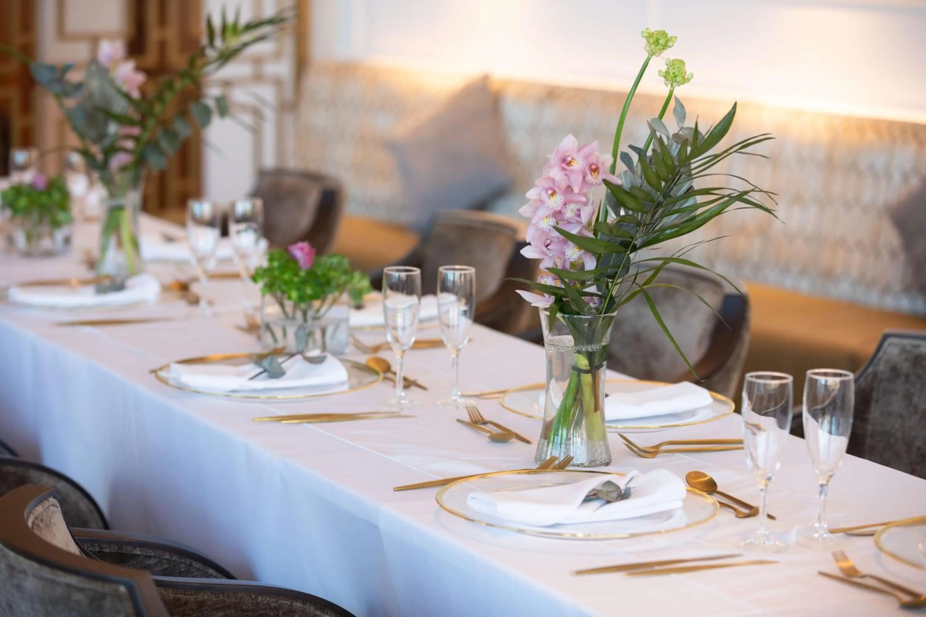 Restaurant/places to eat in Hilton Belfast