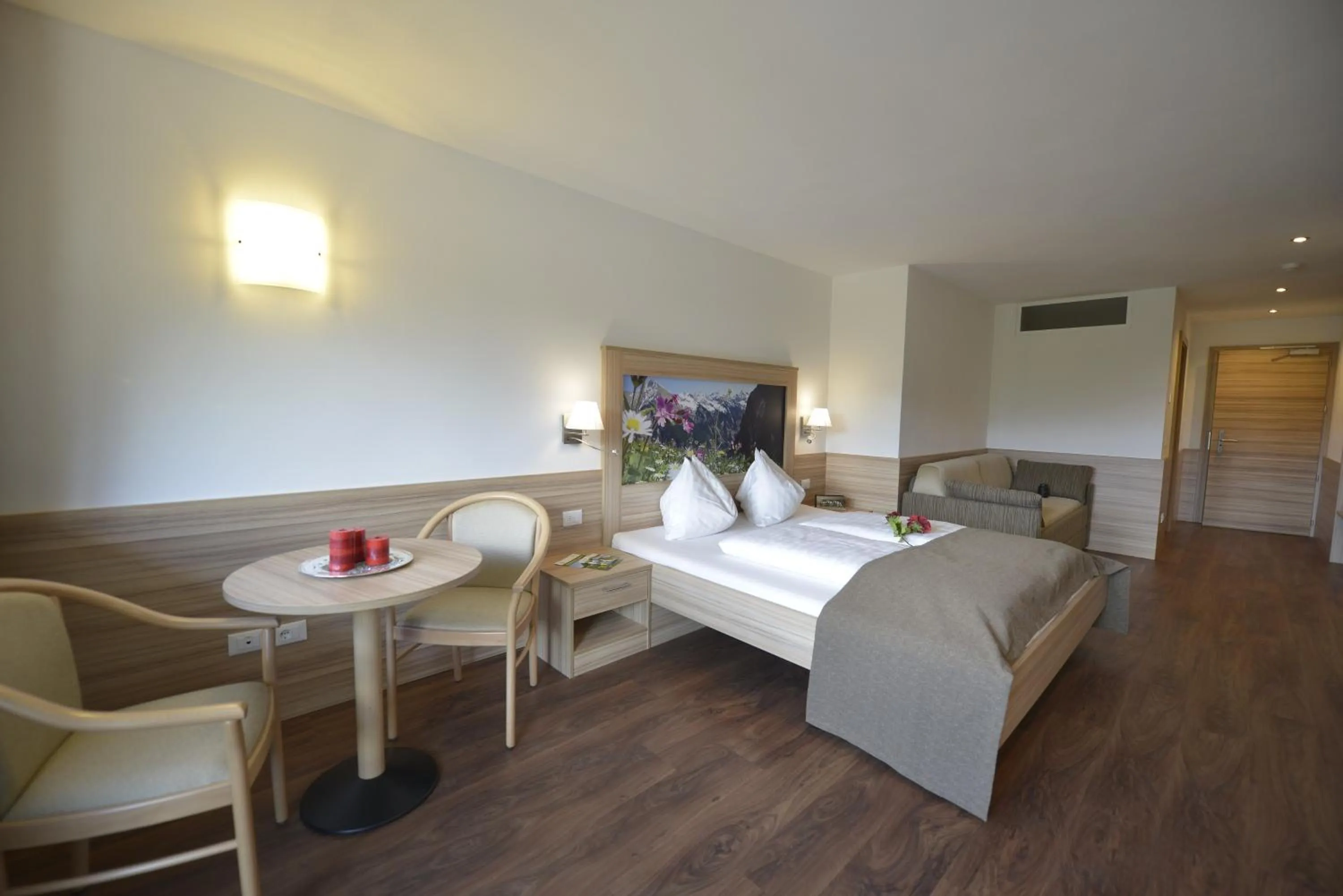 Photo of the whole room, Bed in Molaris Lodge