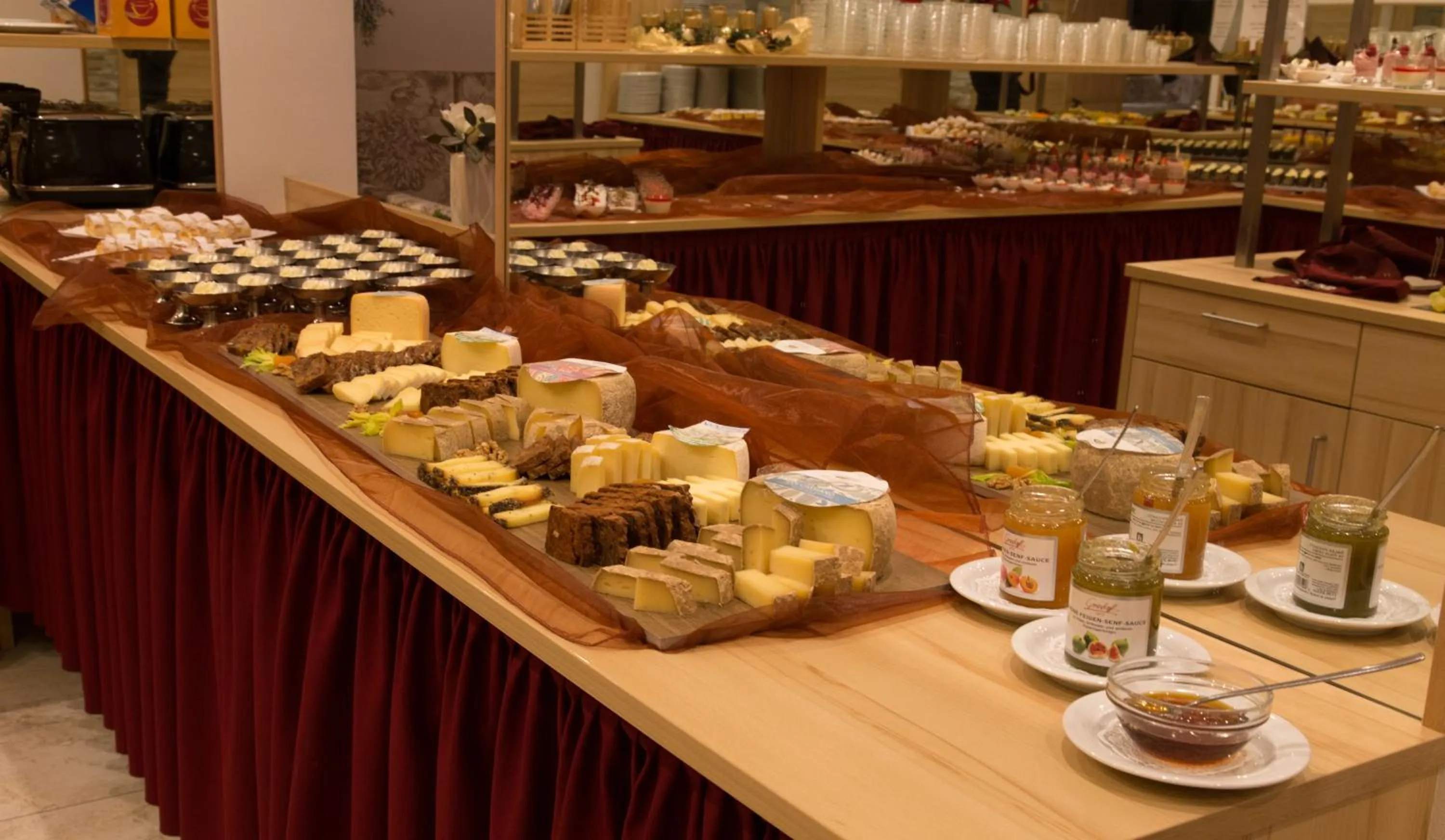 Food in Molaris Lodge