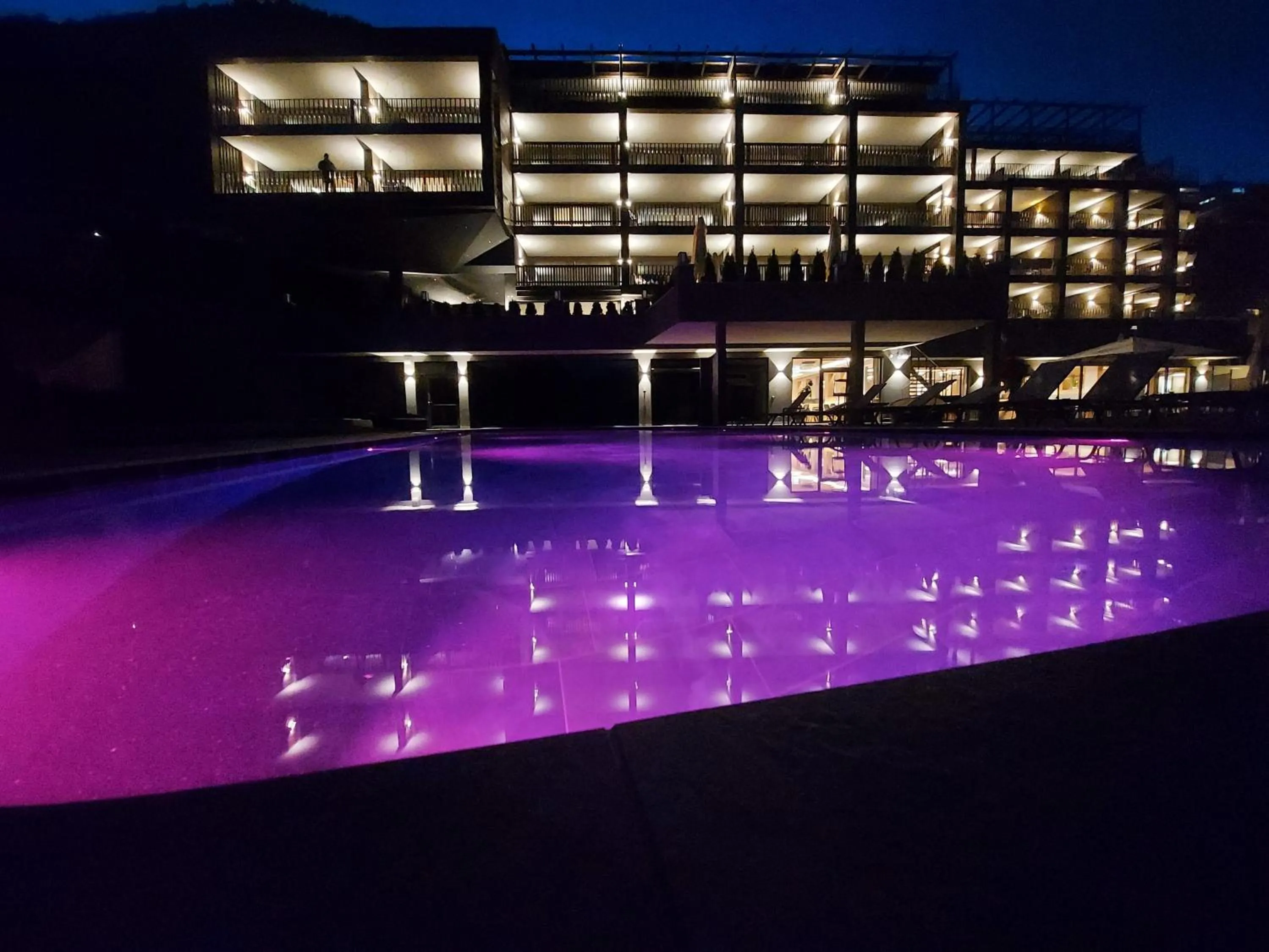 Swimming pool in Molaris Lodge